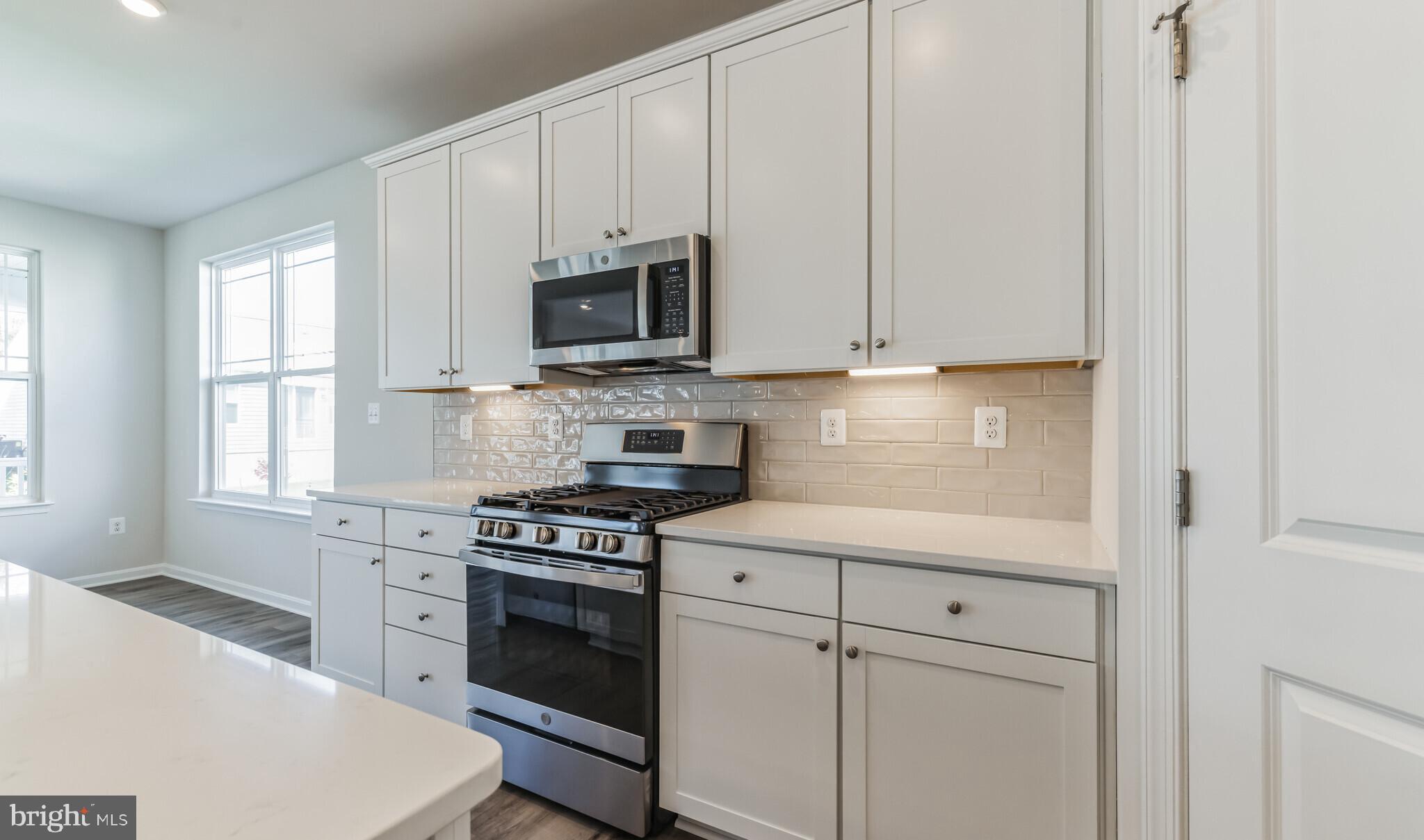 17 GOLDEN RAINTREE COURT