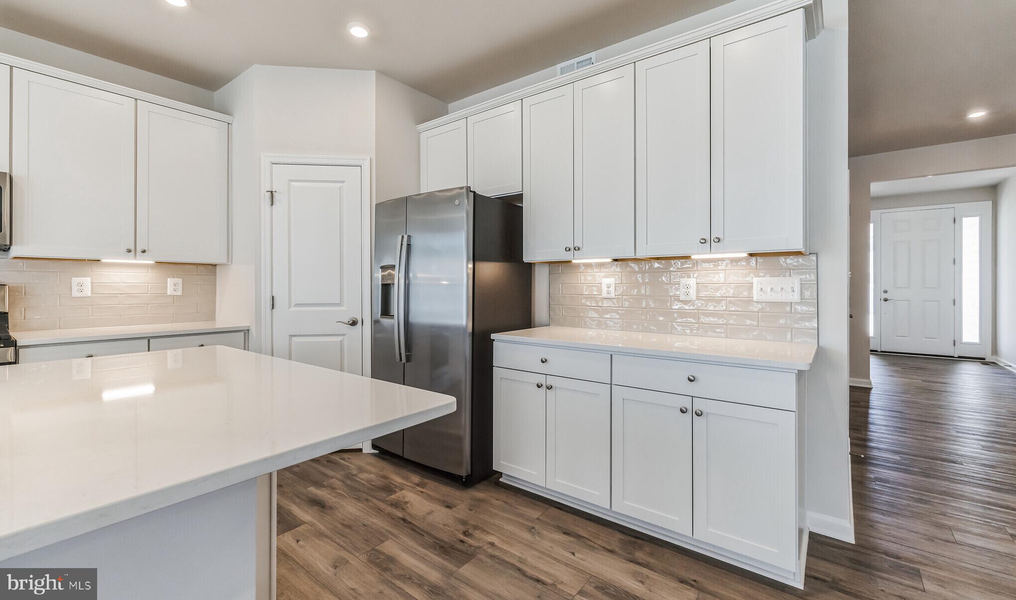 17 GOLDEN RAINTREE COURT