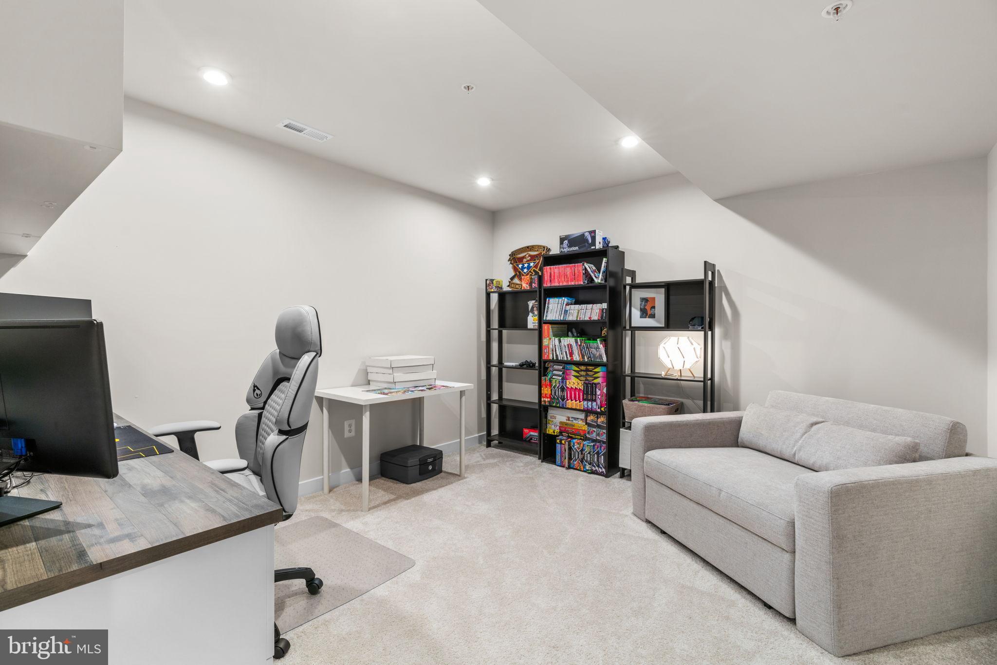 BELLE AIR TOWNHOMES - Residential