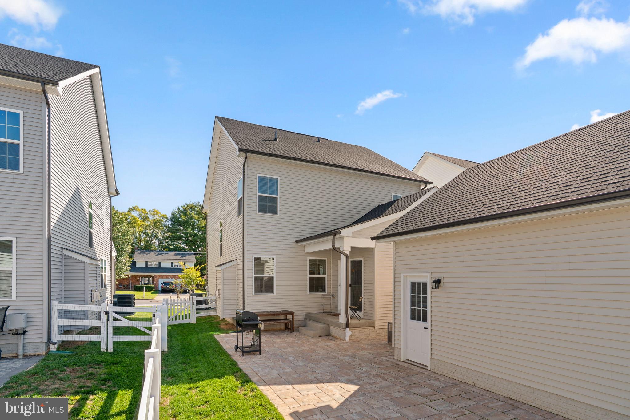 BELLE AIR TOWNHOMES - Residential