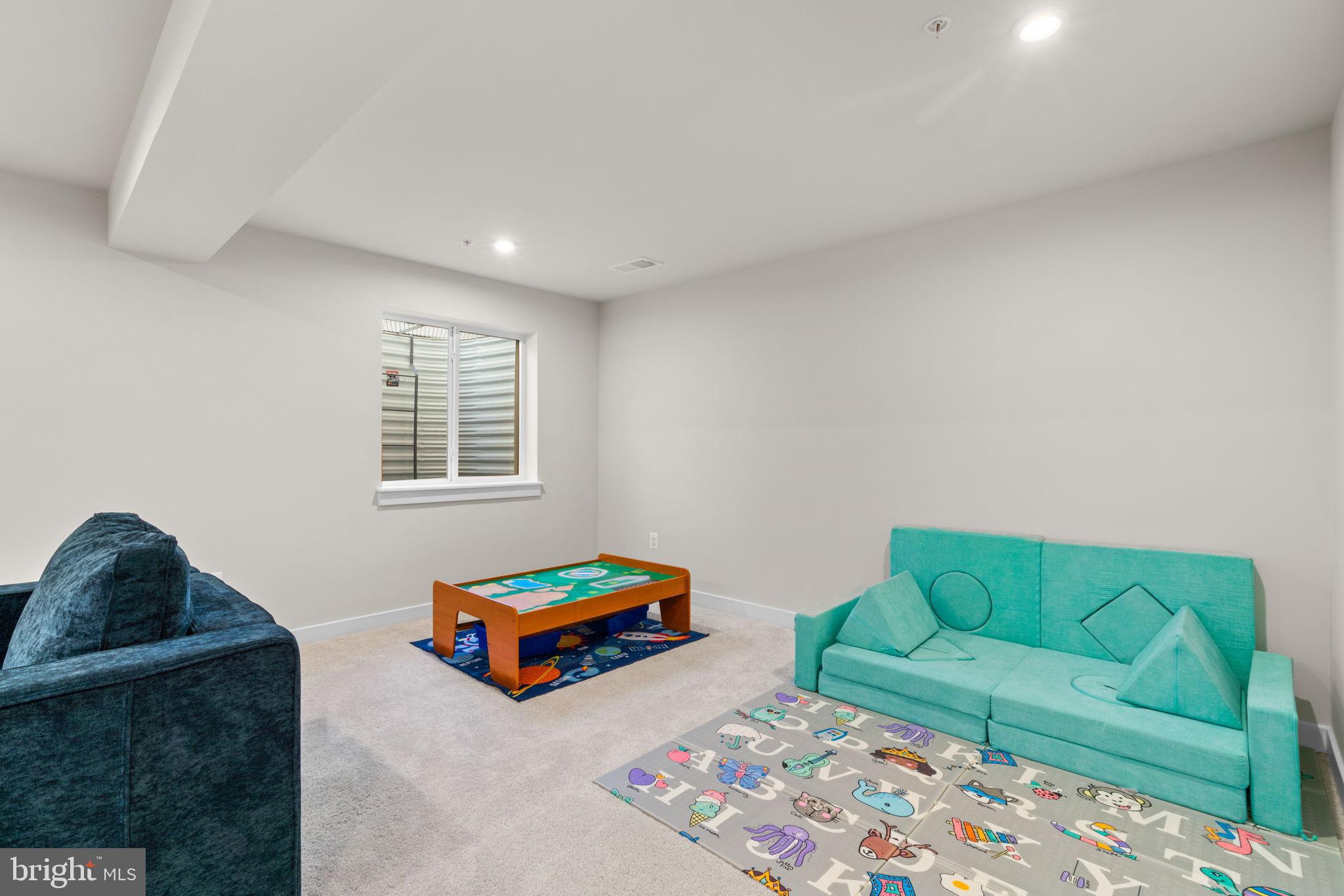 BELLE AIR TOWNHOMES - Residential