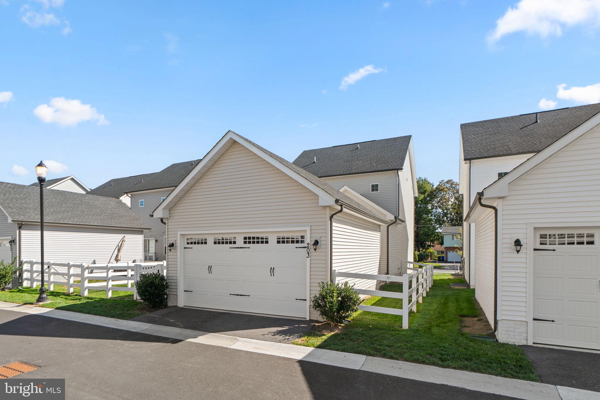 BELLE AIR TOWNHOMES - Residential