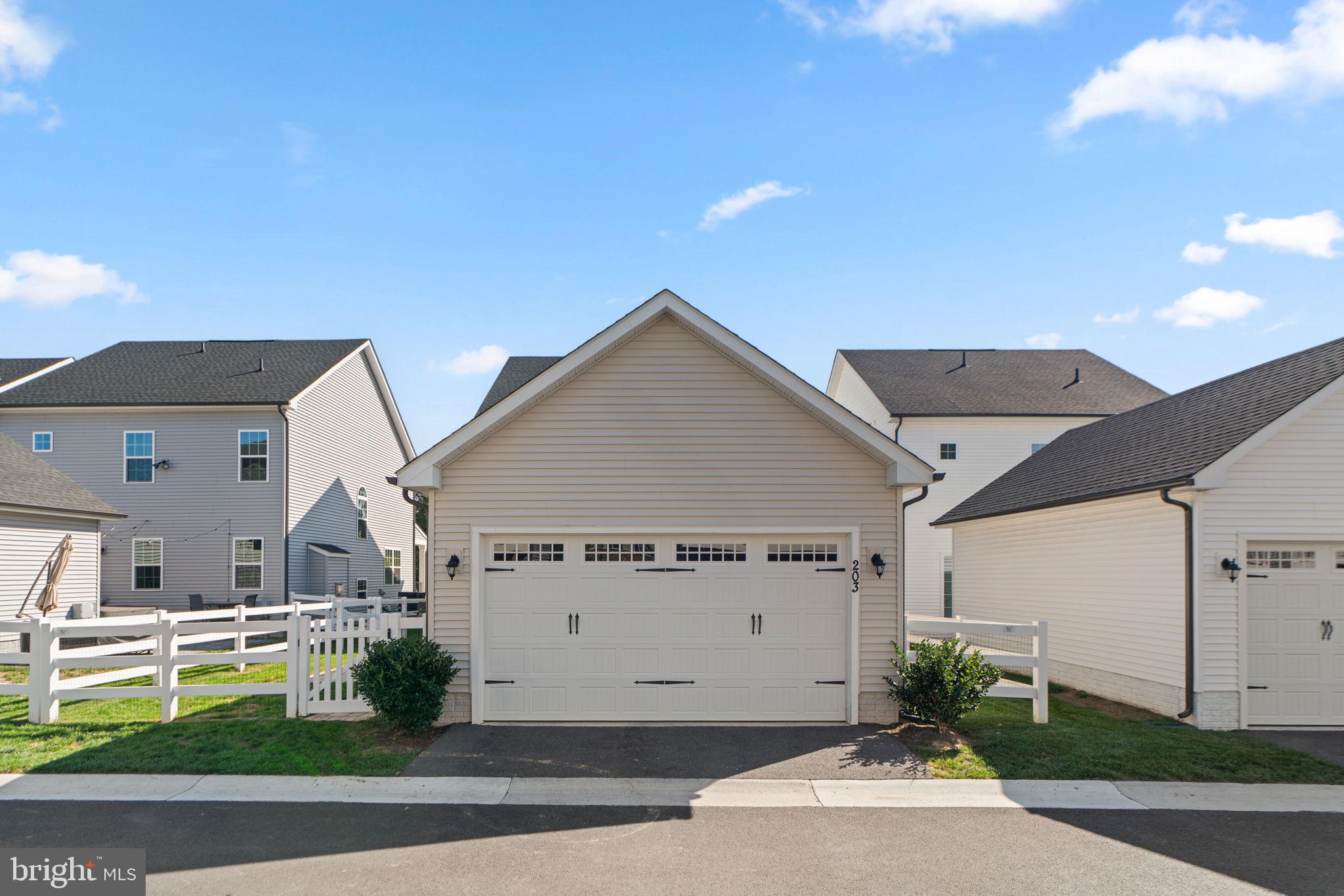 BELLE AIR TOWNHOMES - Residential