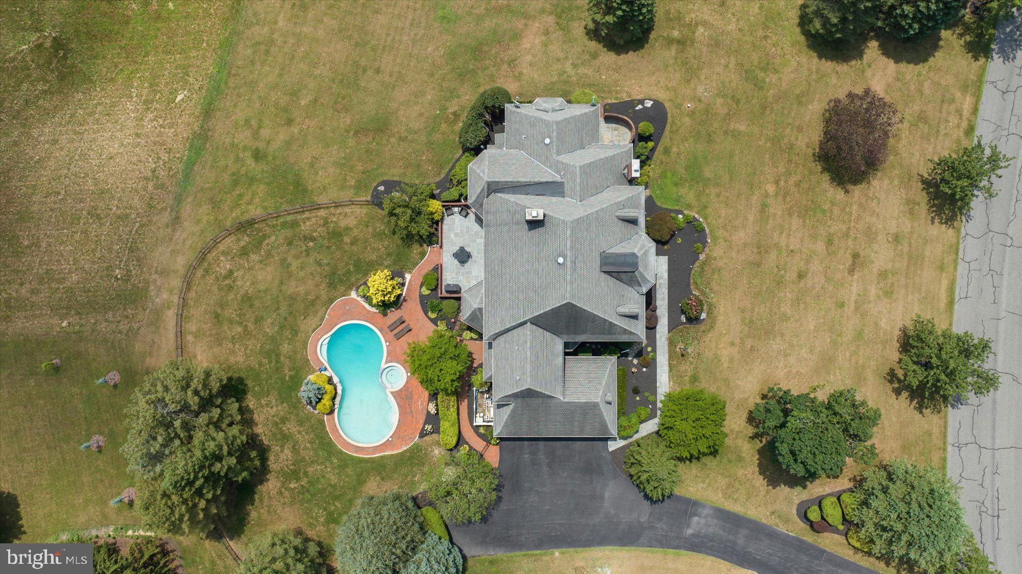 THE MANOR - Residential