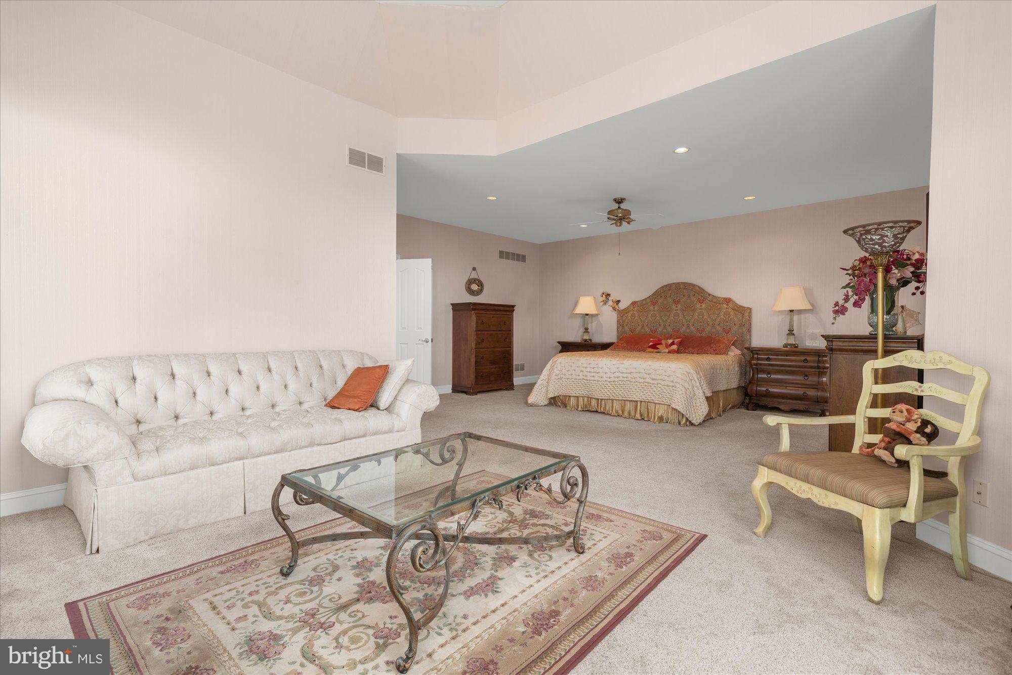 THE MANOR - Residential