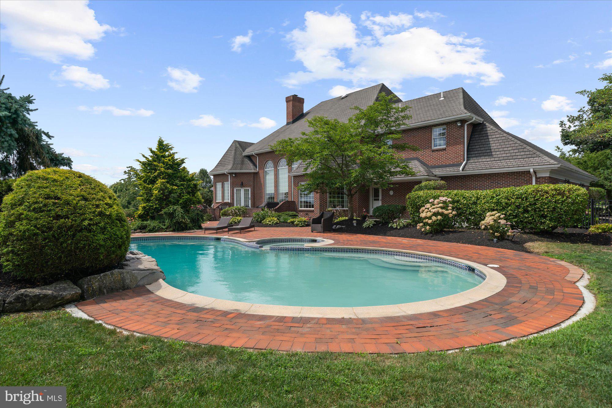 THE MANOR - Residential