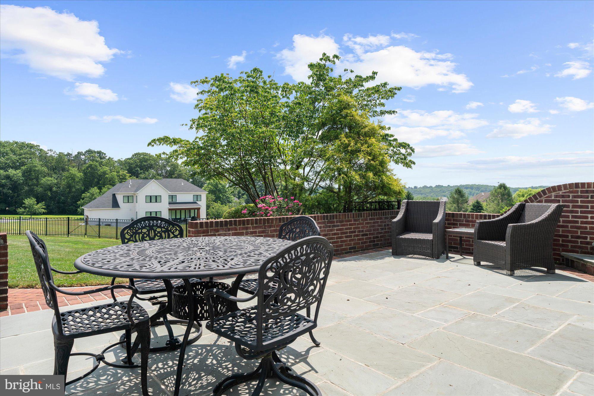 THE MANOR - Residential