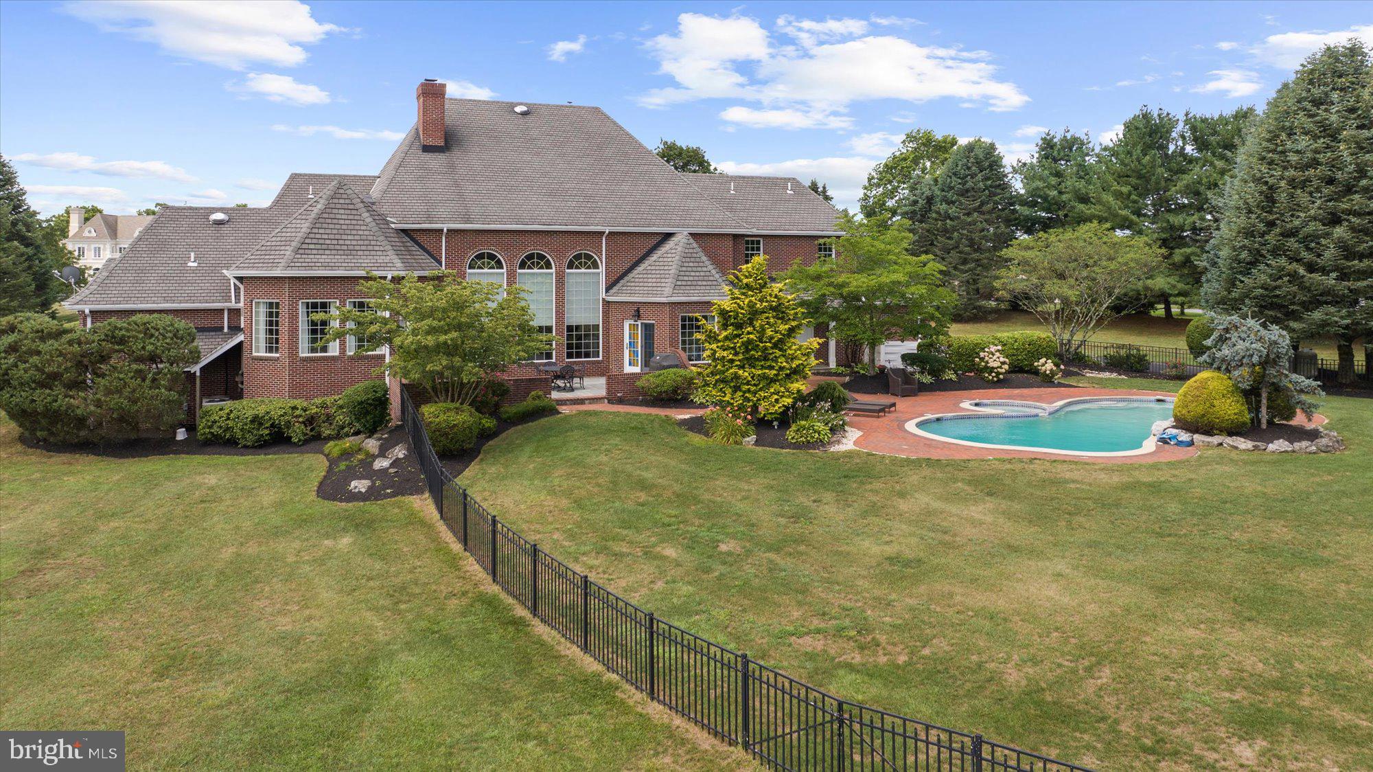 THE MANOR - Residential