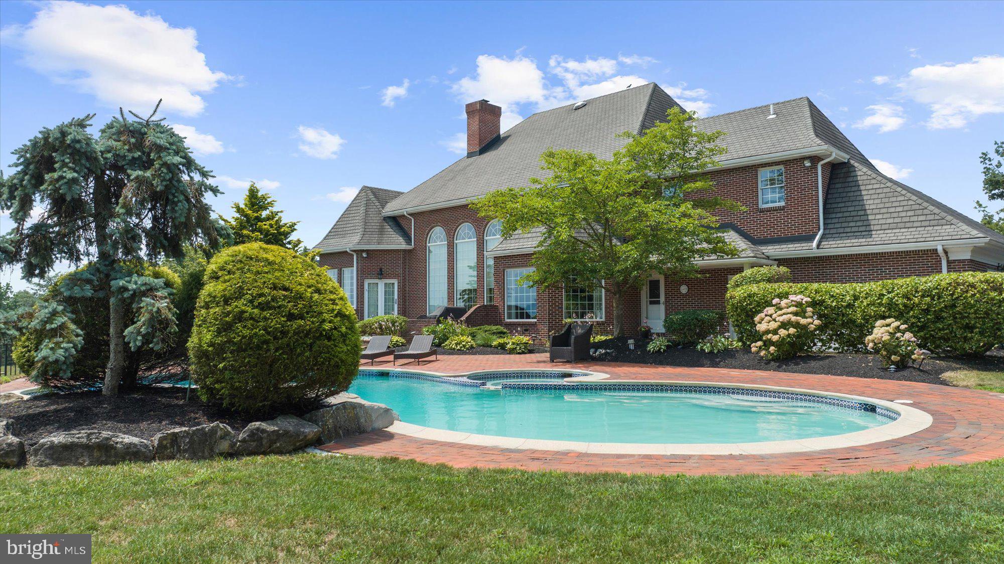 THE MANOR - Residential