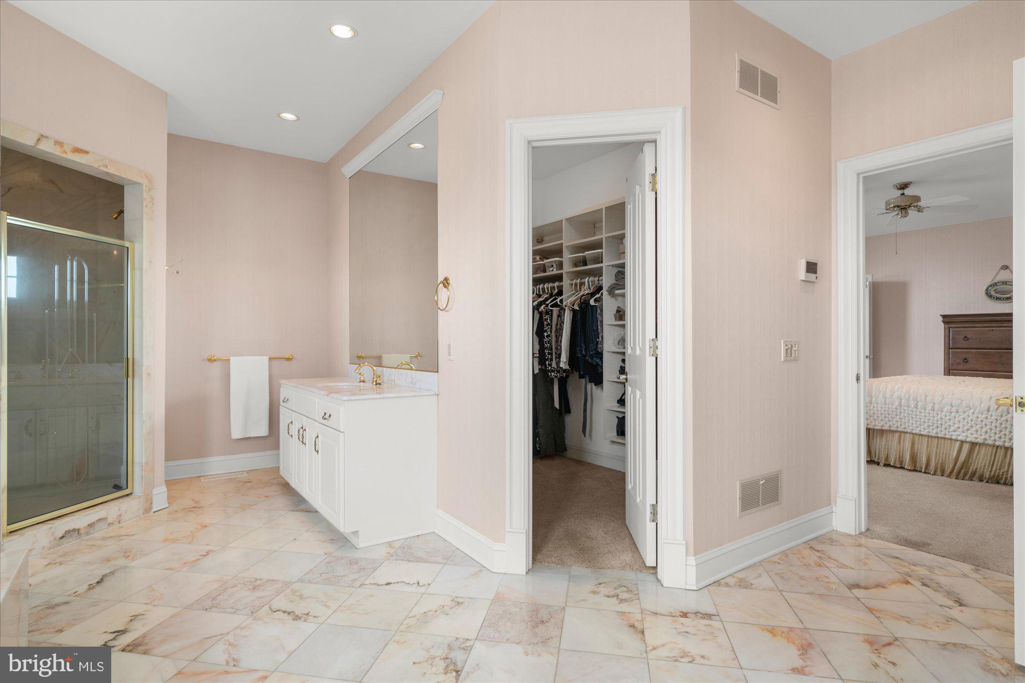 THE MANOR - Residential