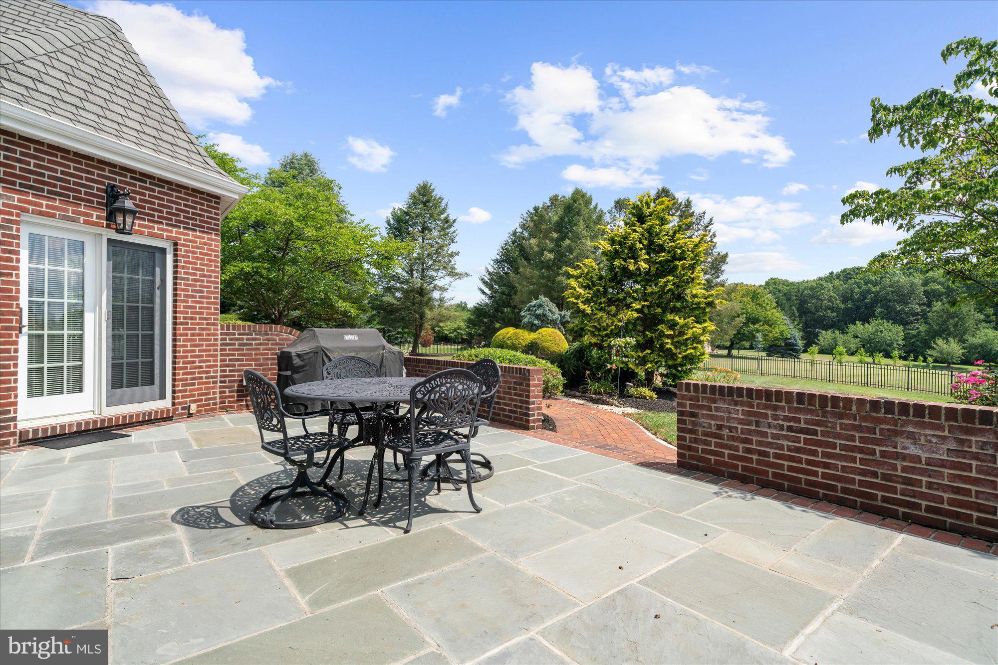 THE MANOR - Residential