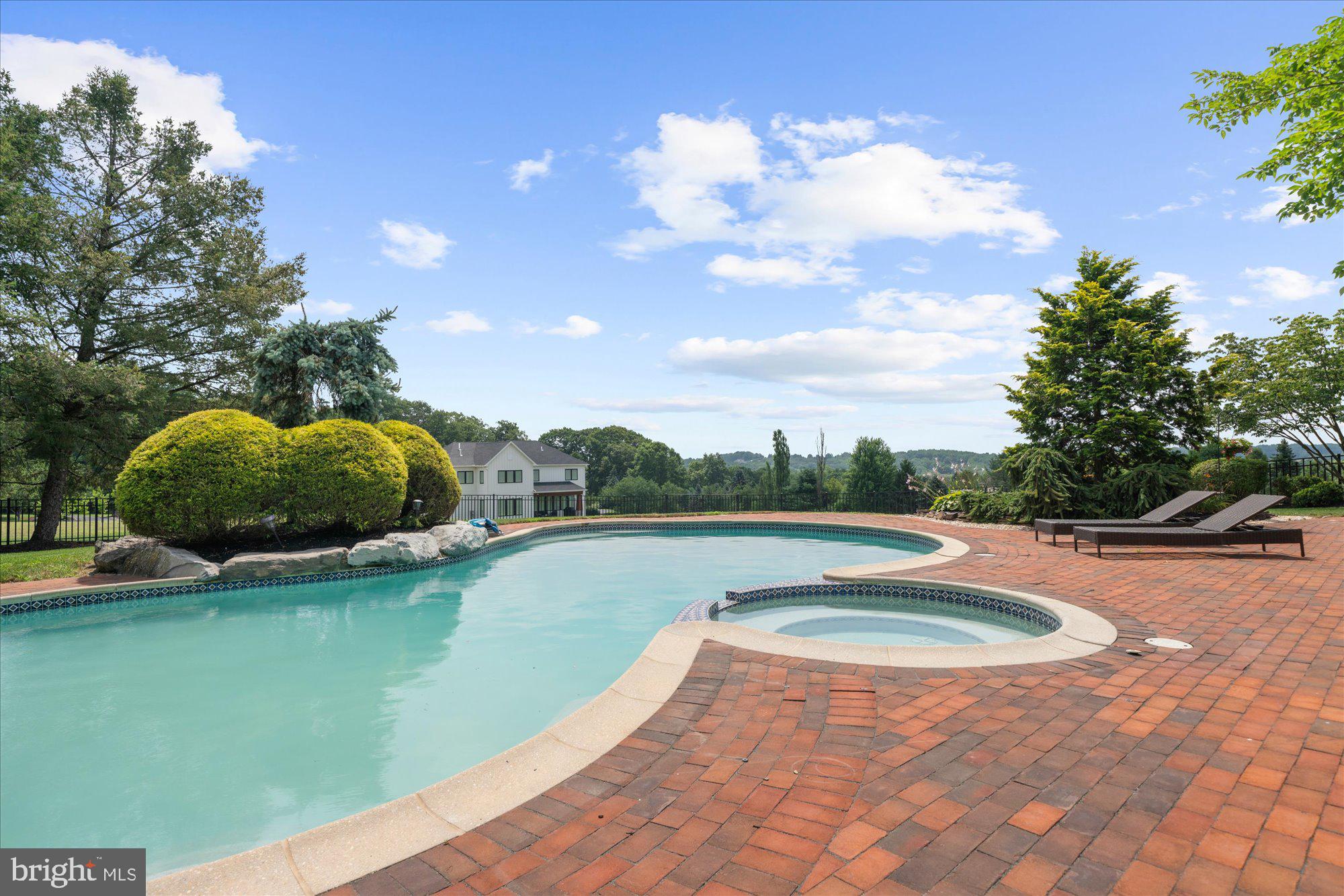 THE MANOR - Residential