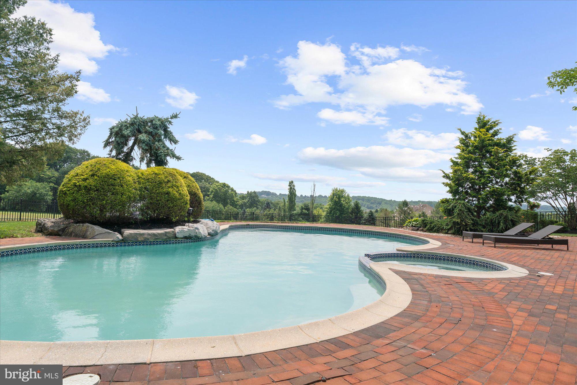 THE MANOR - Residential