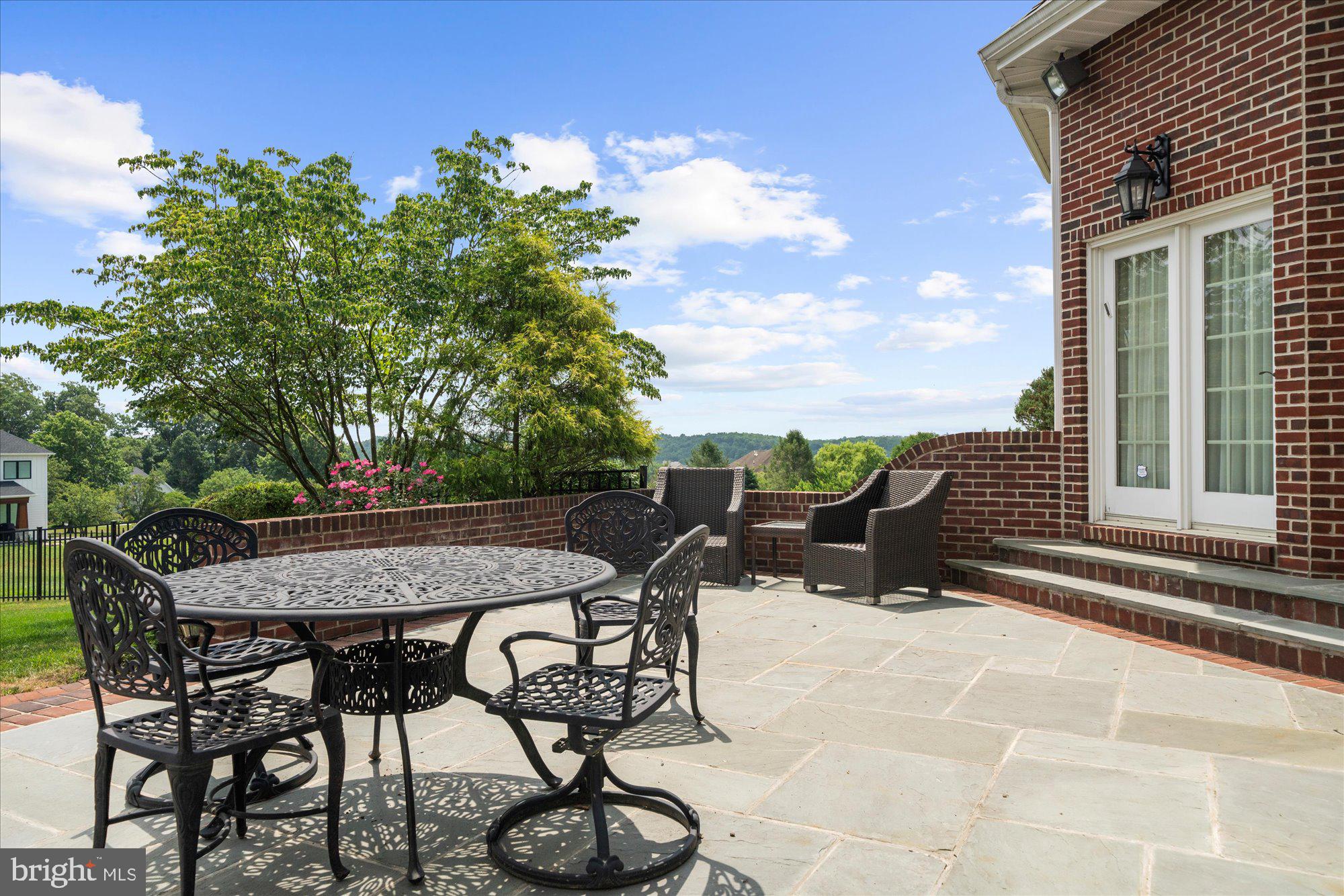 THE MANOR - Residential