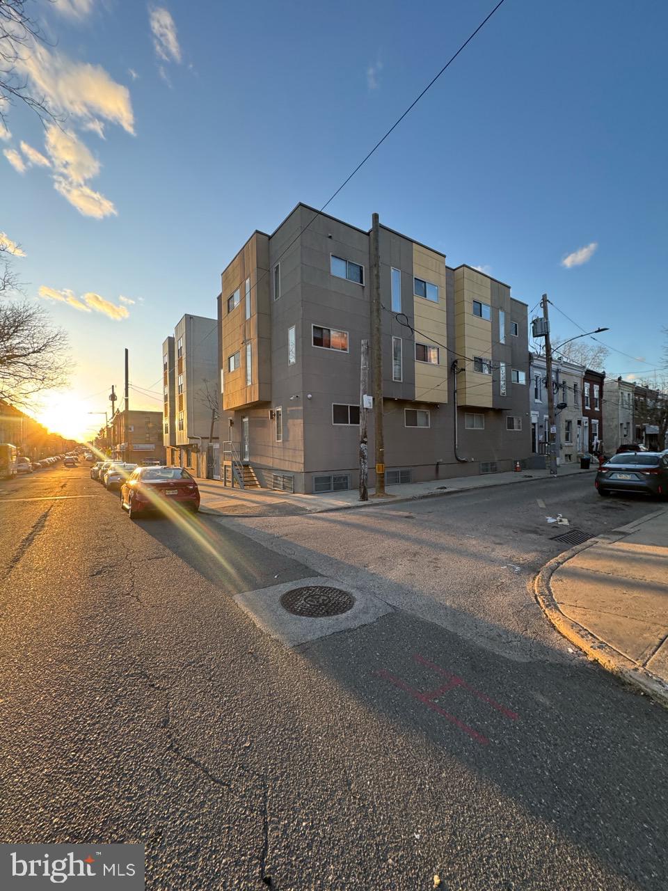 2200 N SYDENHAM STREET 06