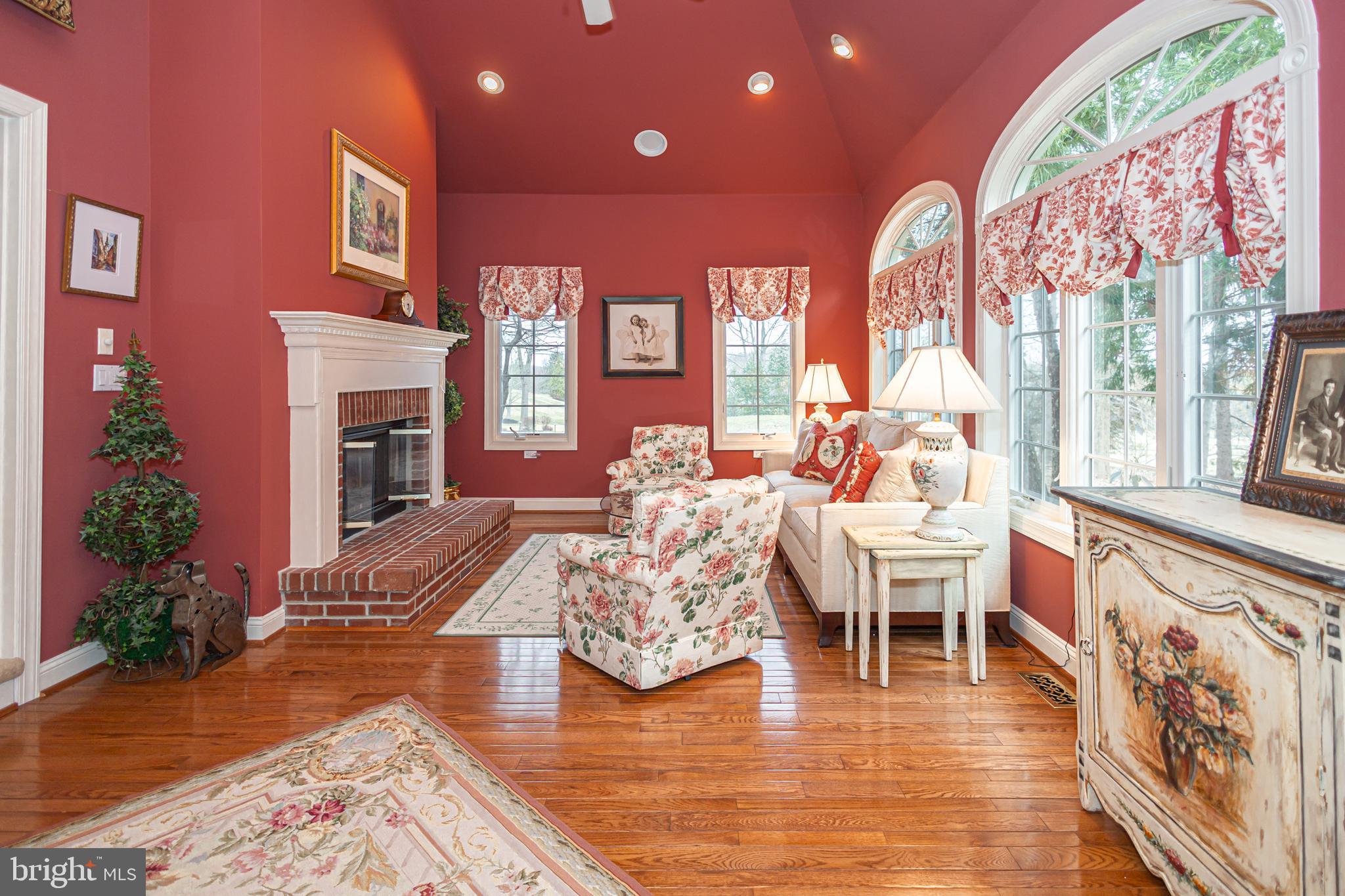 RIVER CROSSING - Residential