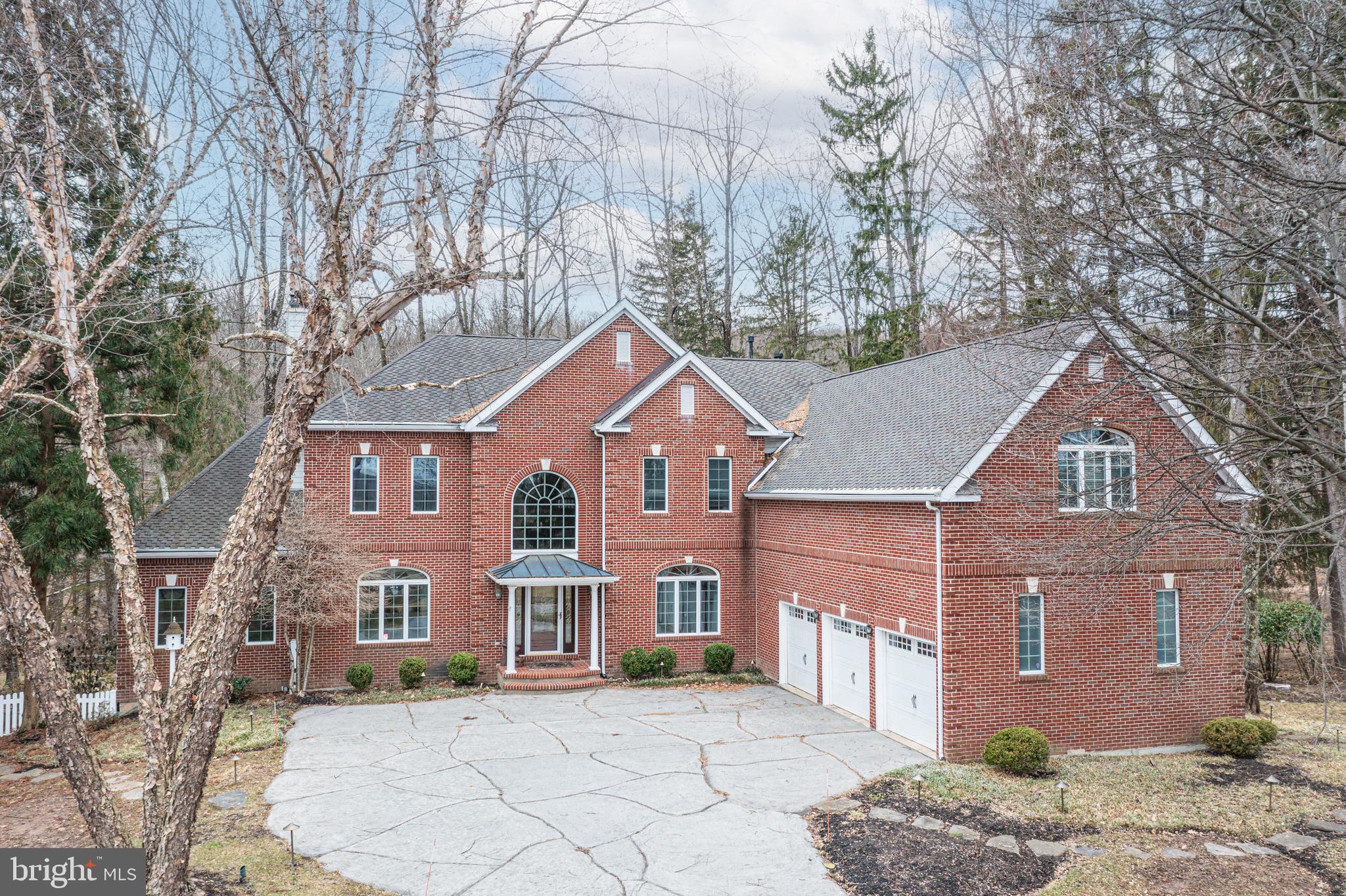 52 WOODSIDE LANE