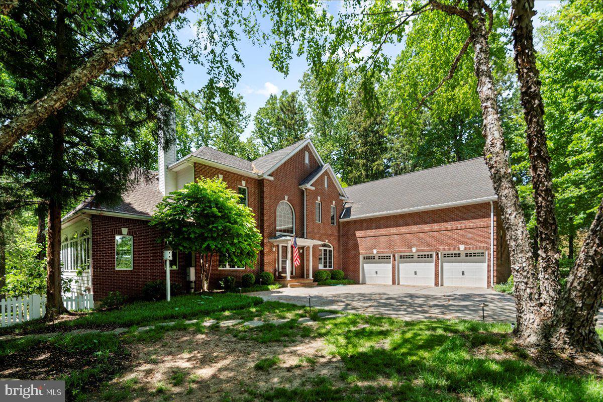 52 WOODSIDE LANE