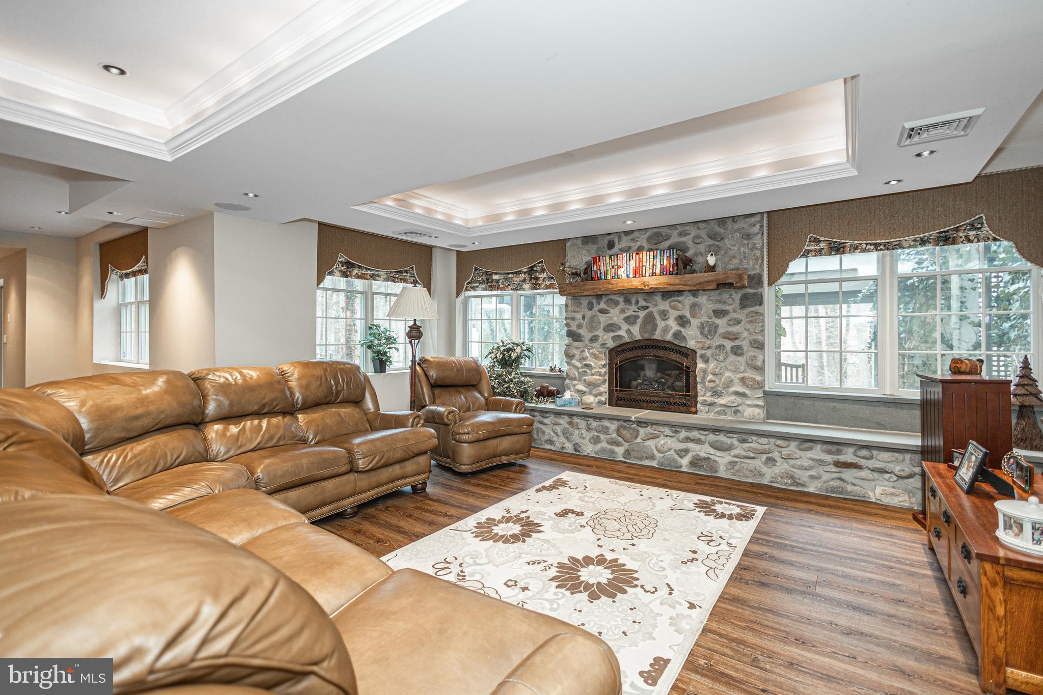 RIVER CROSSING - Residential