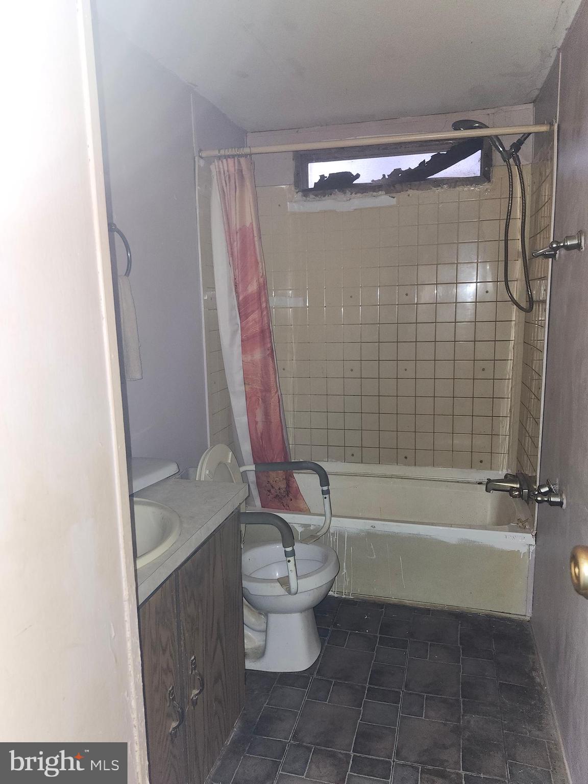 TOWN HILL RANCHES - Land