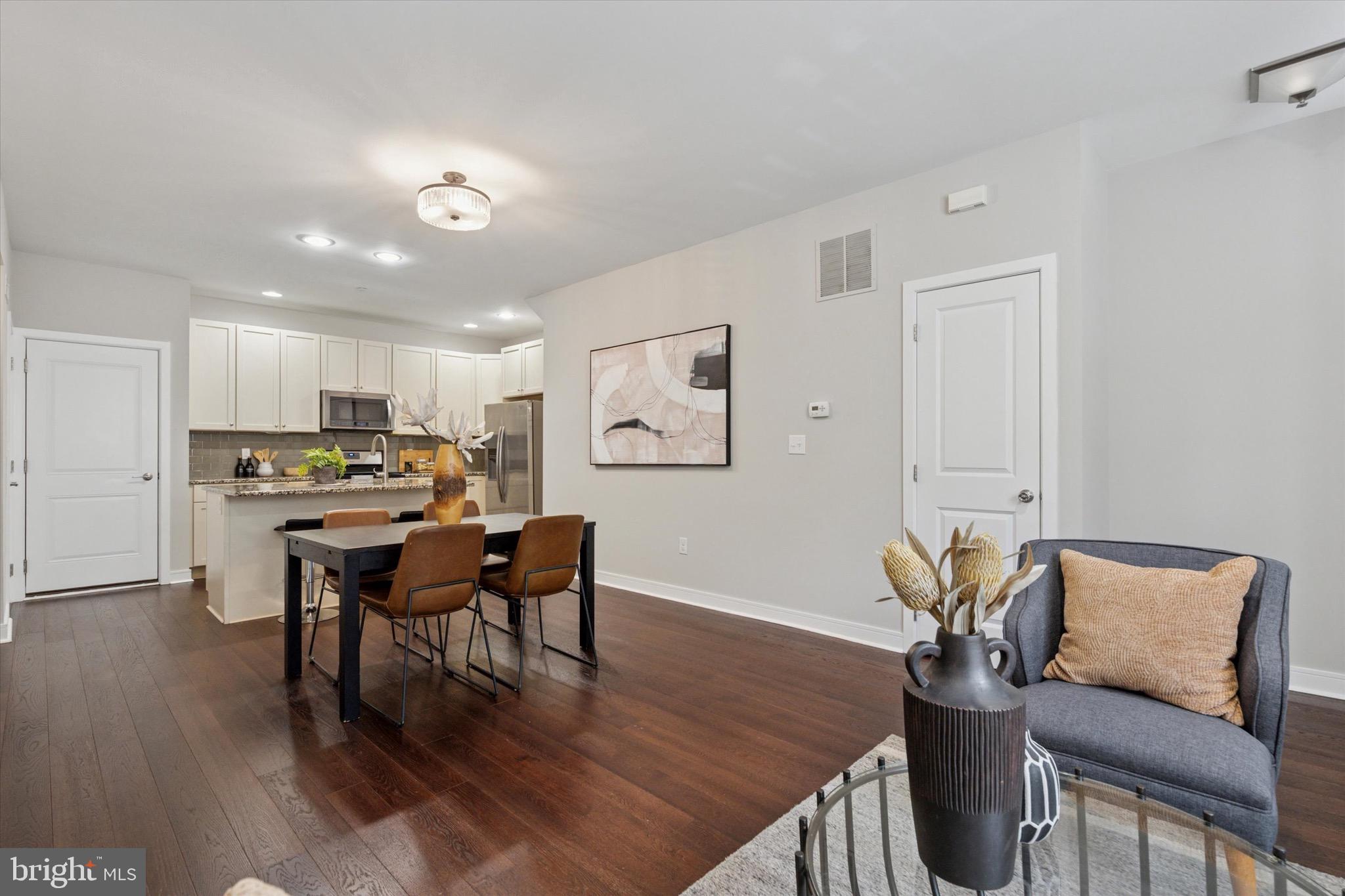 2407 BAINBRIDGE STREET