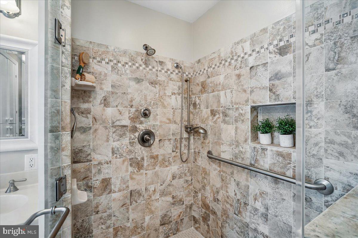 MANHATTAN BEACH - Residential