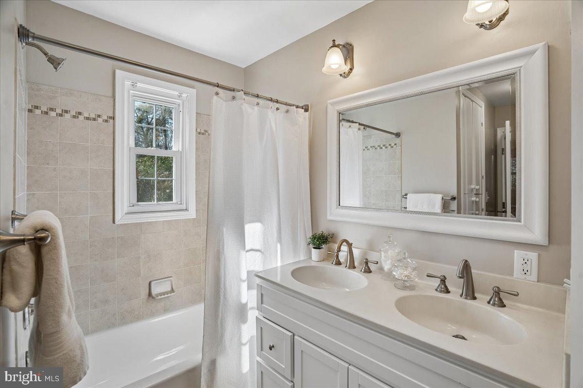 MANHATTAN BEACH - Residential