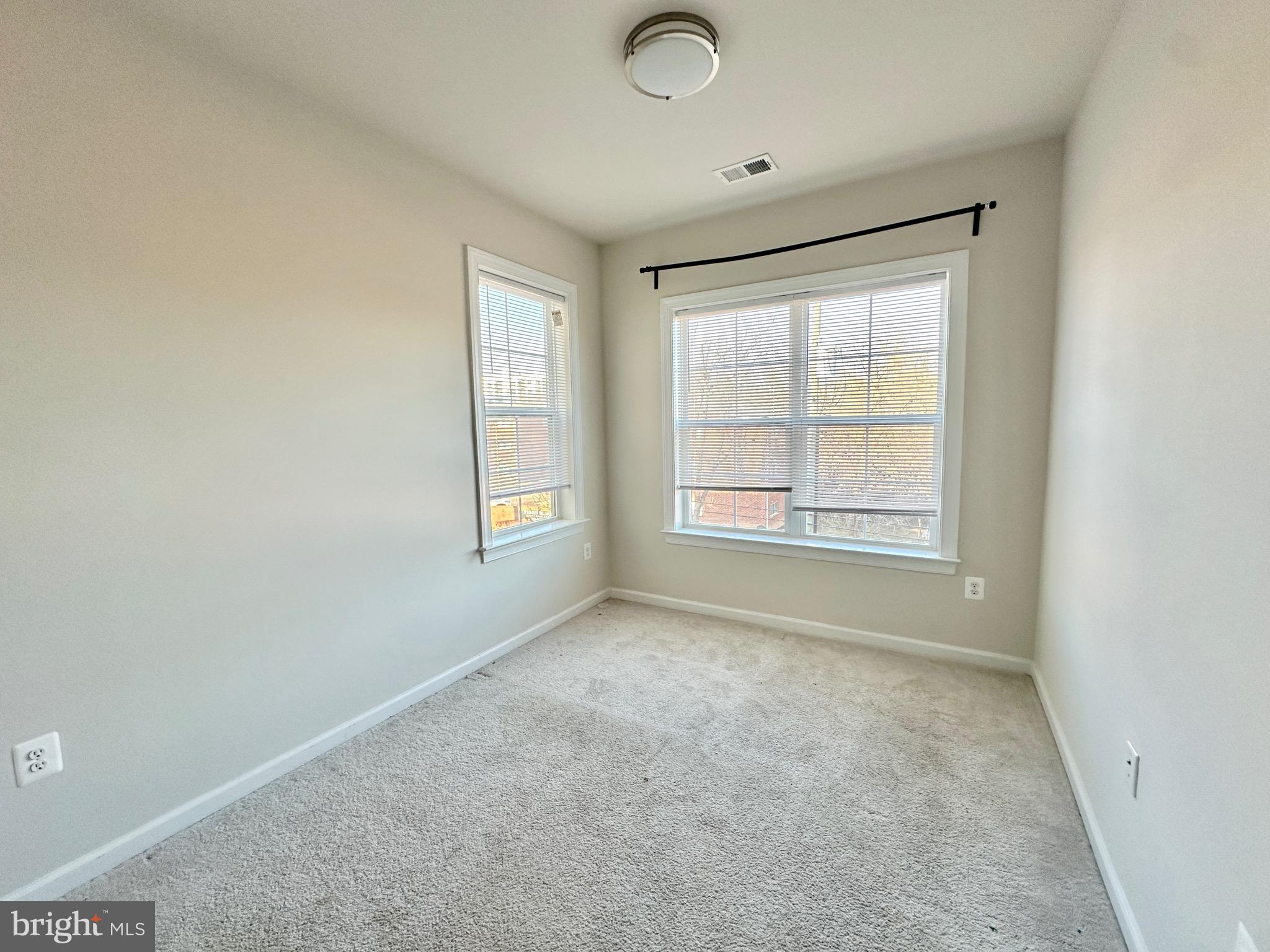 COLLEGE PARK - Residential Lease