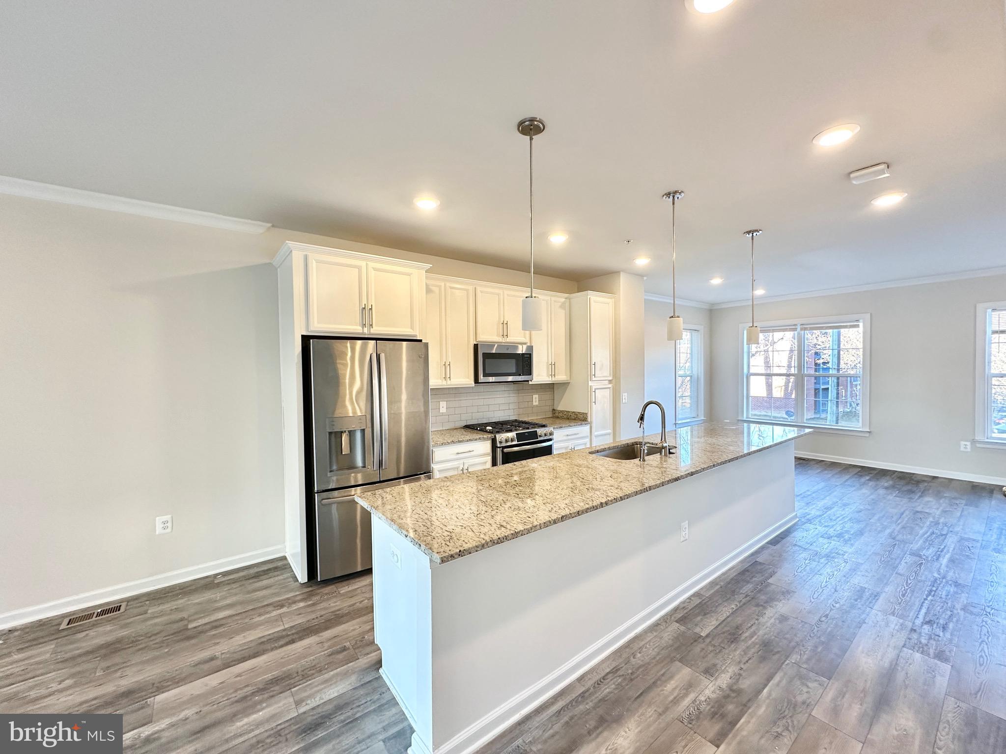 COLLEGE PARK - Residential Lease