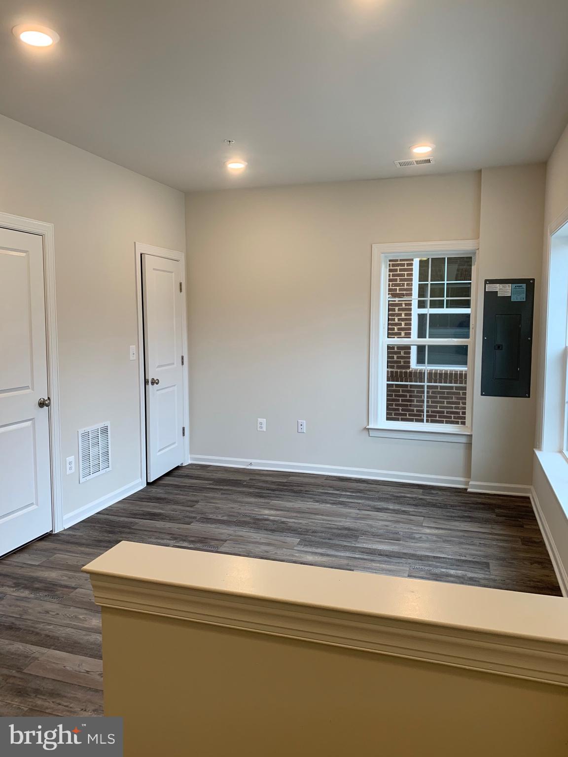 COLLEGE PARK - Residential Lease