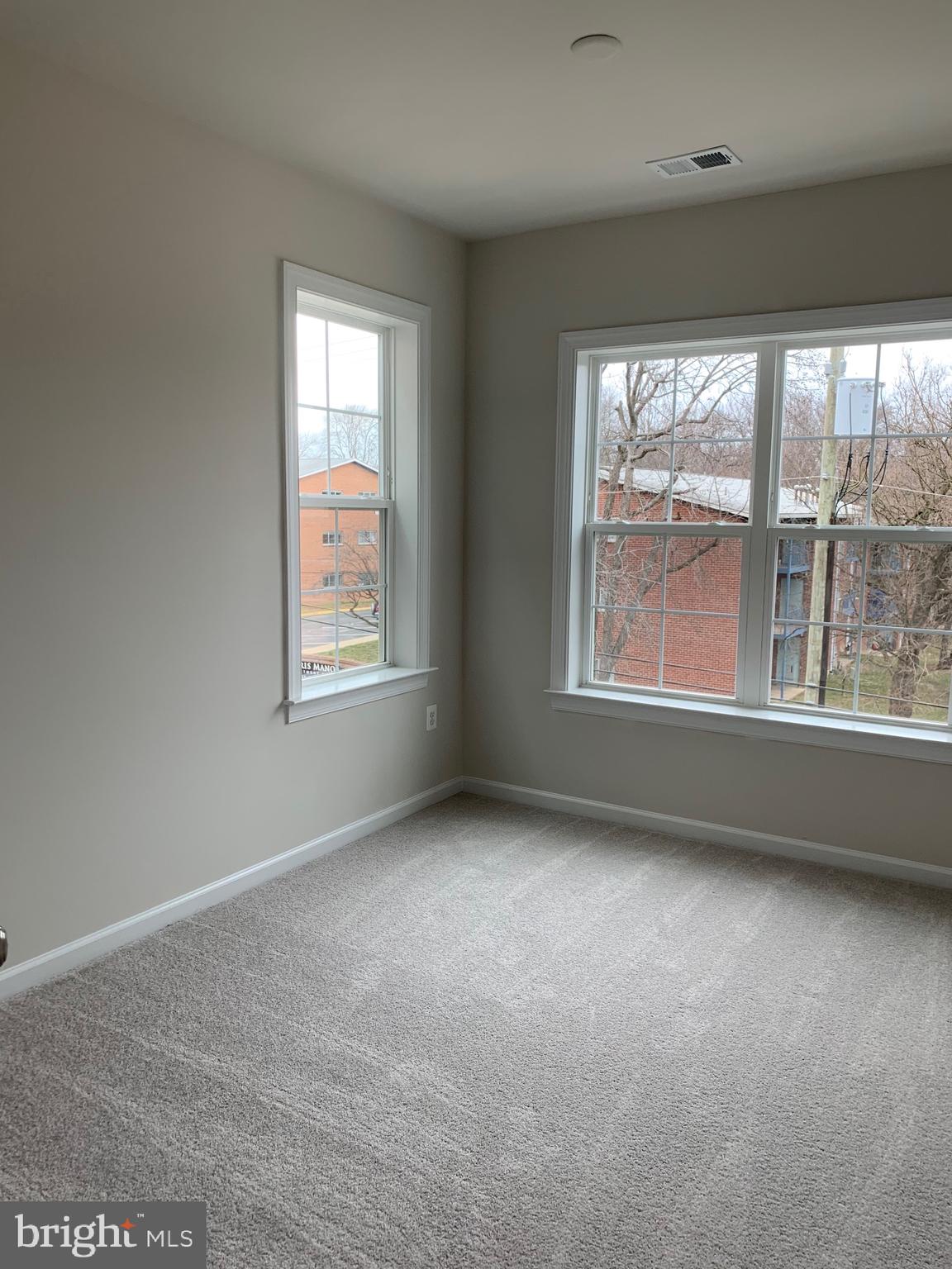 COLLEGE PARK - Residential Lease