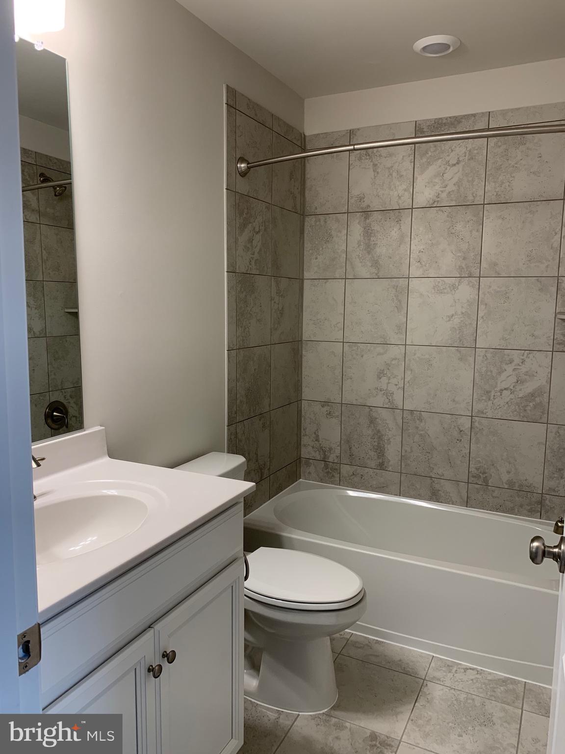 COLLEGE PARK - Residential Lease