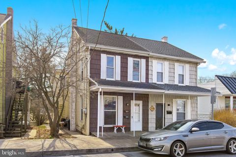Photo of 106 E Washington Street, ELIZABETHTOWN, PA 17022 (MLS # PALA2065060)