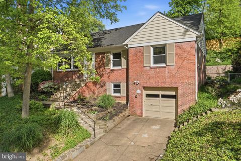 Photo of 2351 N Vermont Street N, ARLINGTON, VA 22207 (MLS # VAAR2072090)