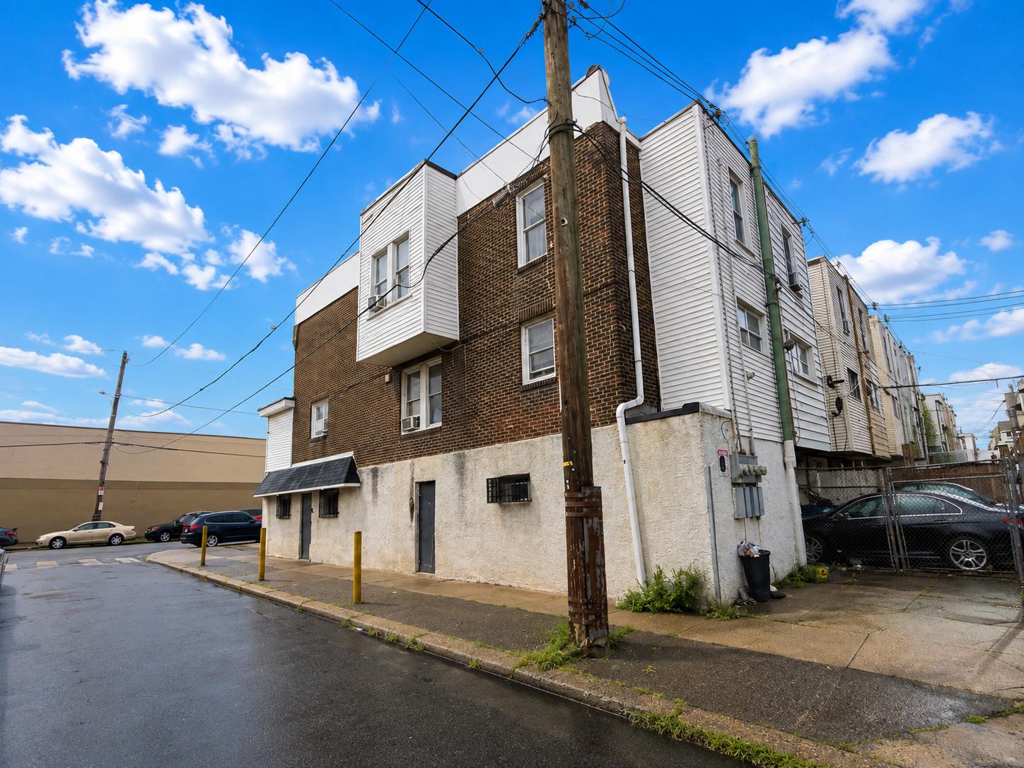 1537 E LUZERNE