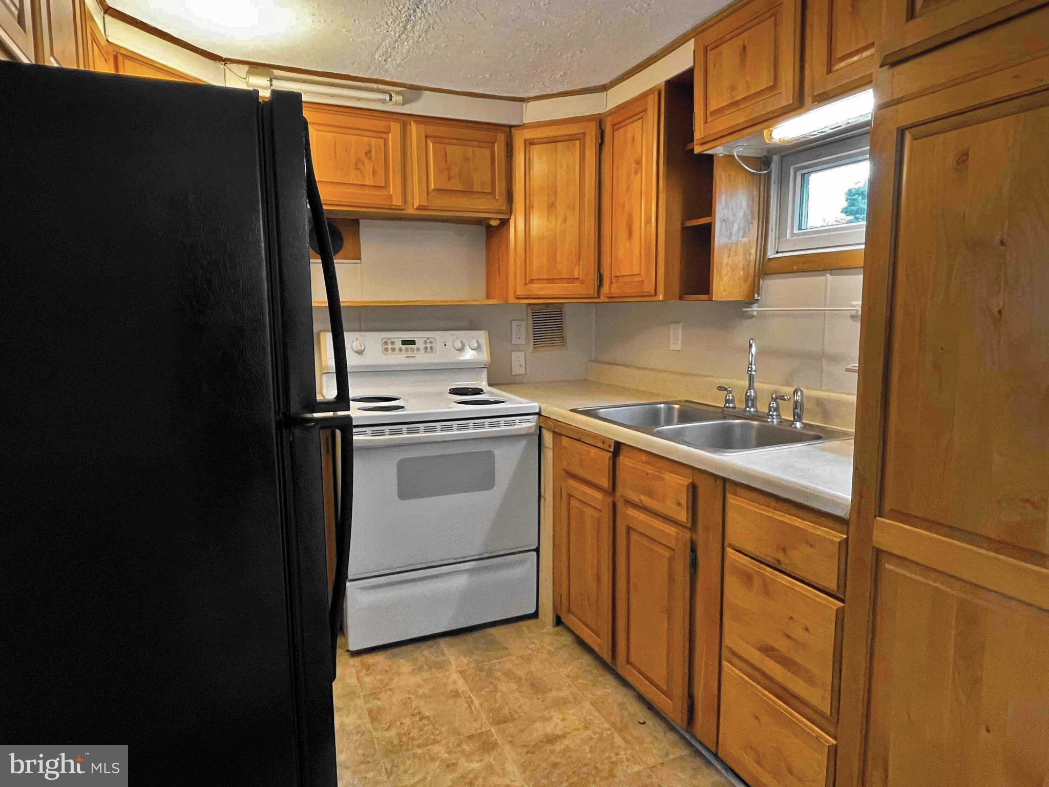 360 COLONIAL ROAD B
