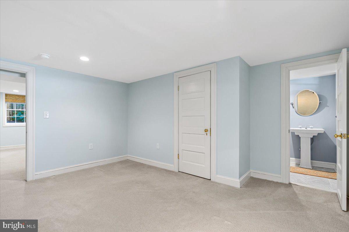 CHEVY CHASE VILLAGE - Residential