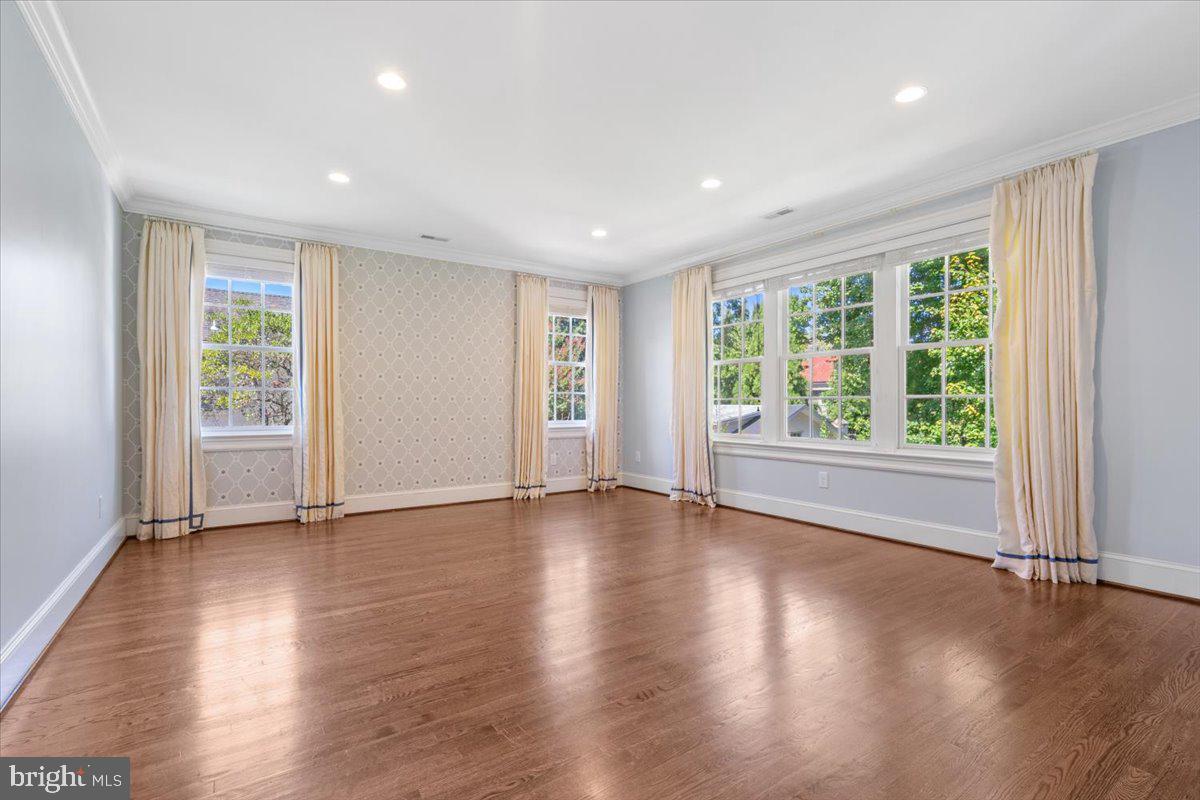 CHEVY CHASE VILLAGE - Residential