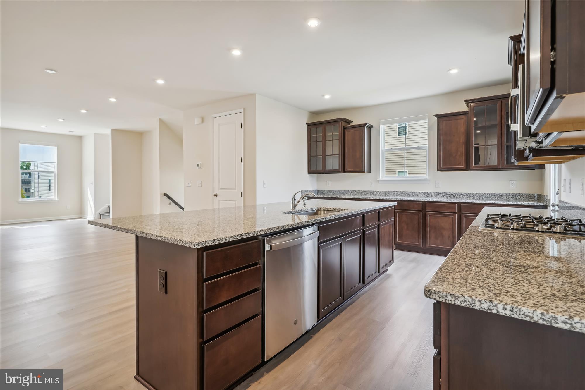 COUNTY CENTER - Residential Lease