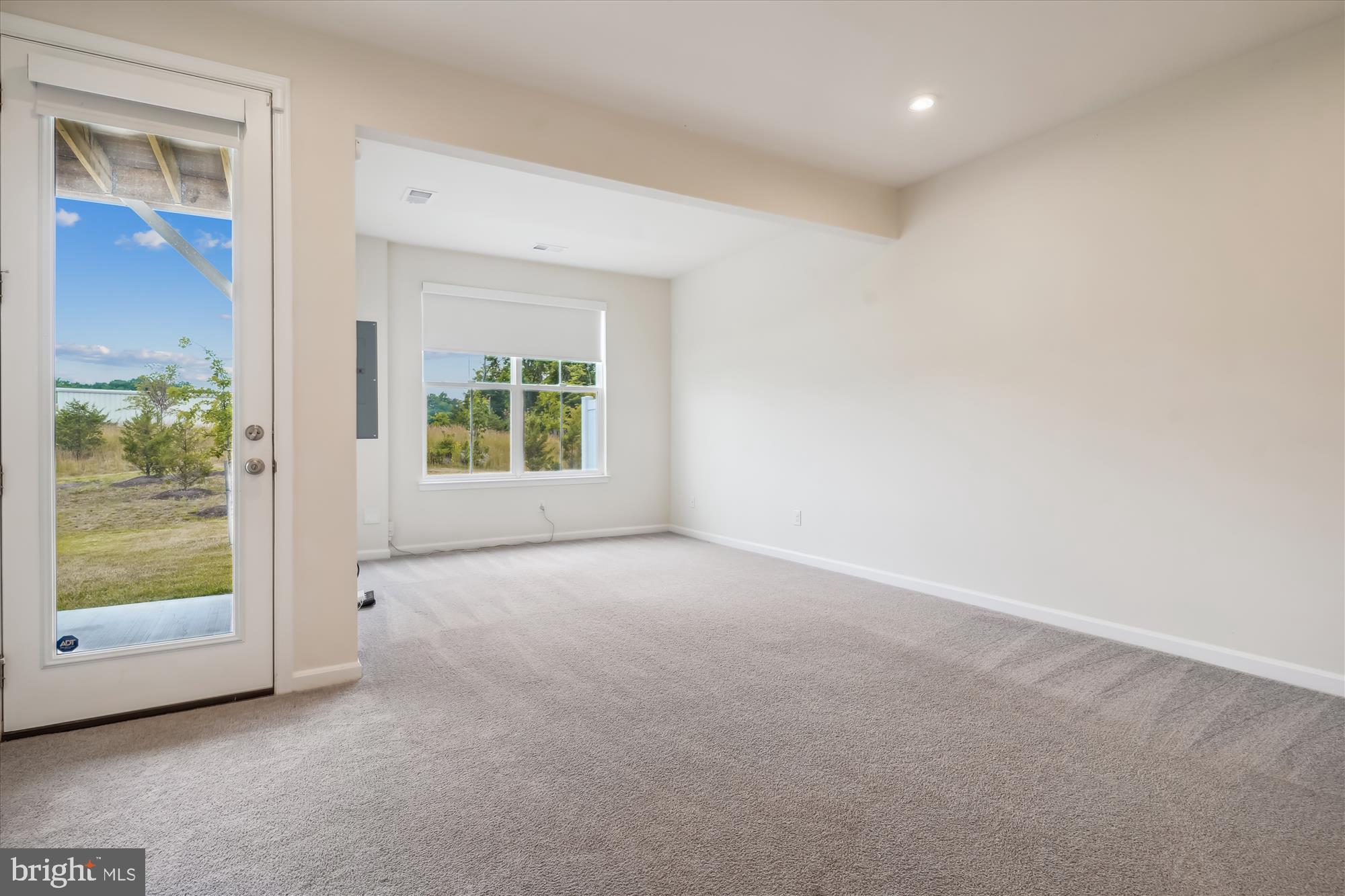 COUNTY CENTER - Residential Lease