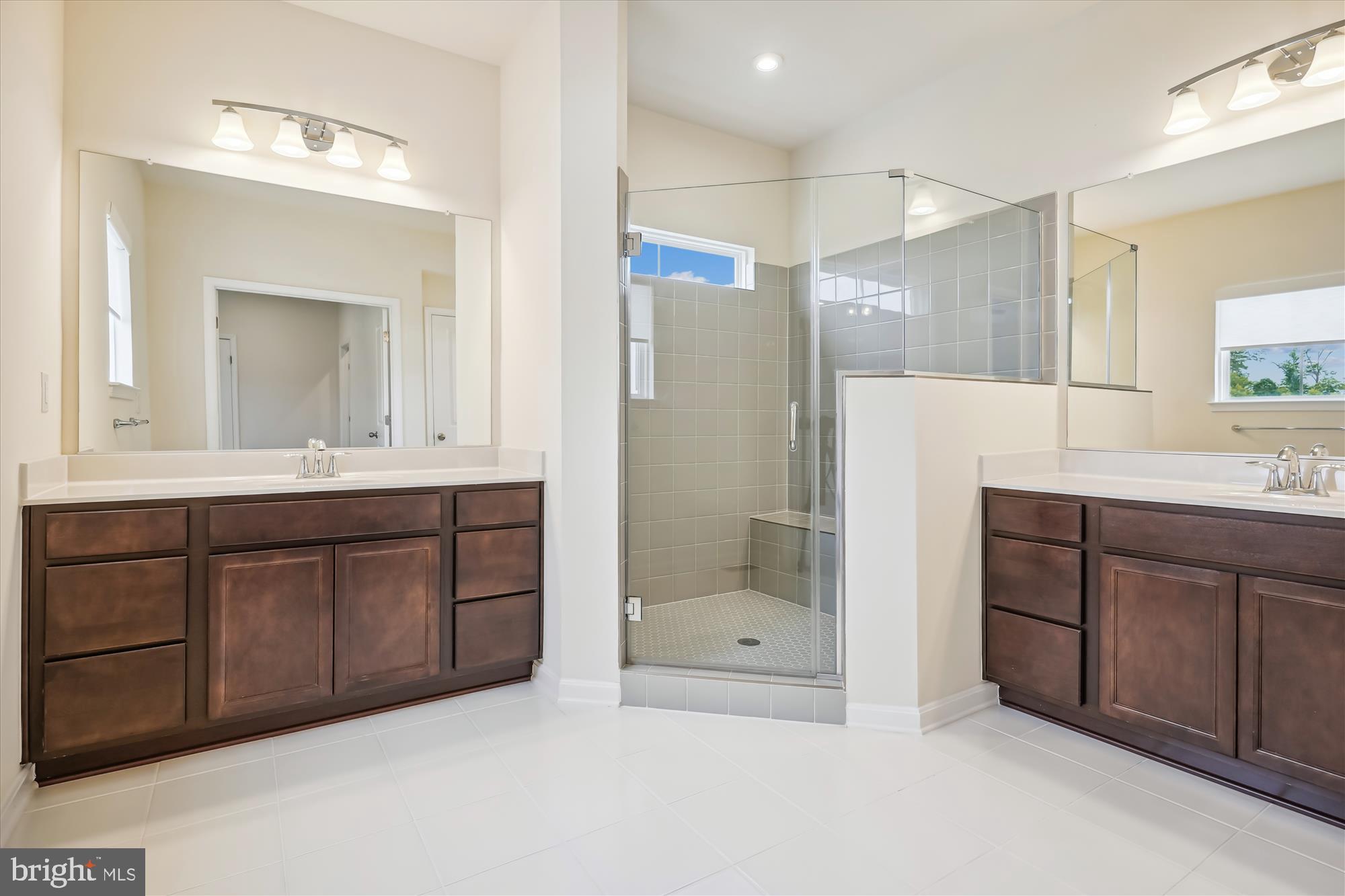 COUNTY CENTER - Residential Lease