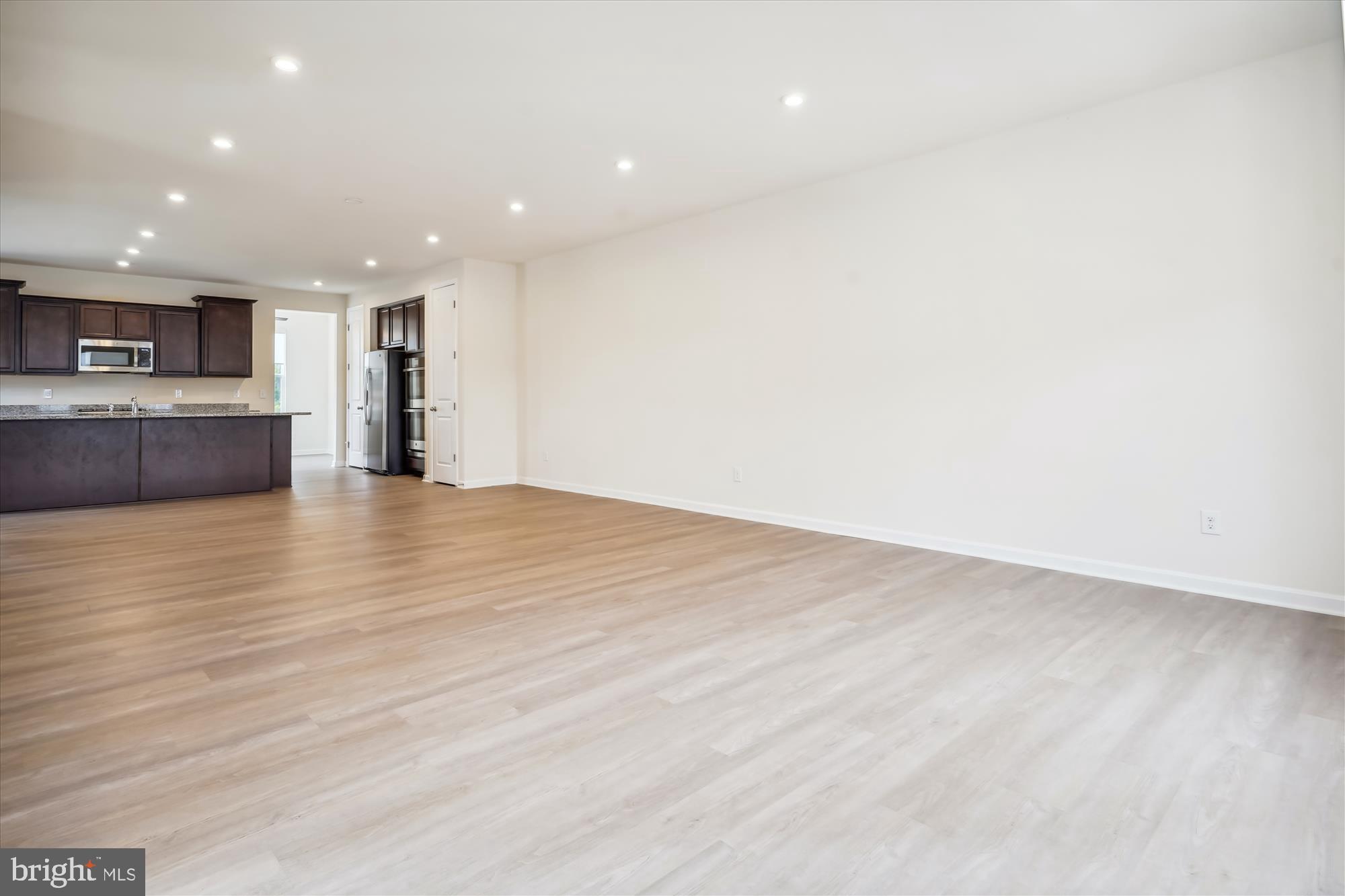 COUNTY CENTER - Residential Lease