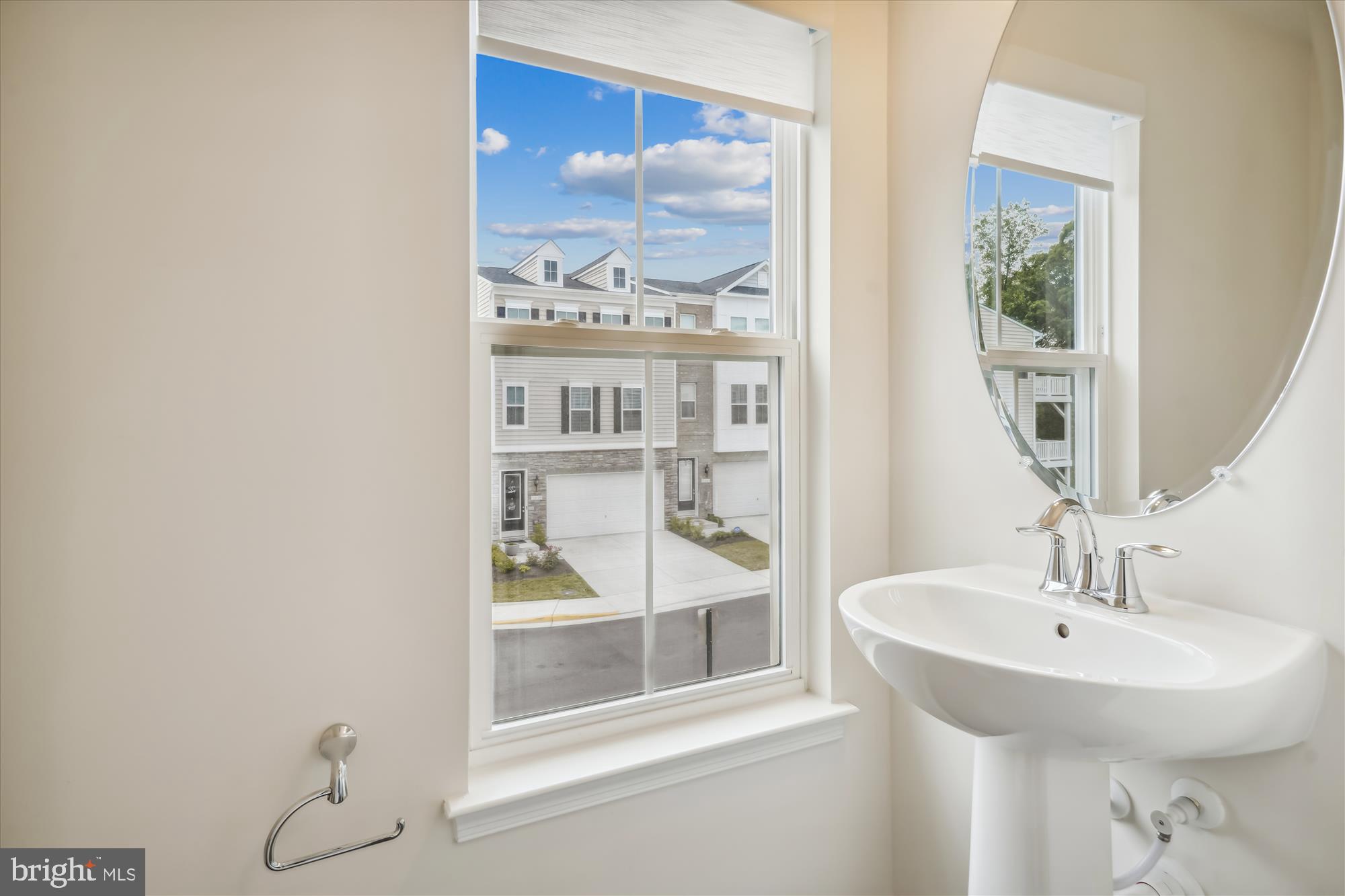 COUNTY CENTER - Residential Lease