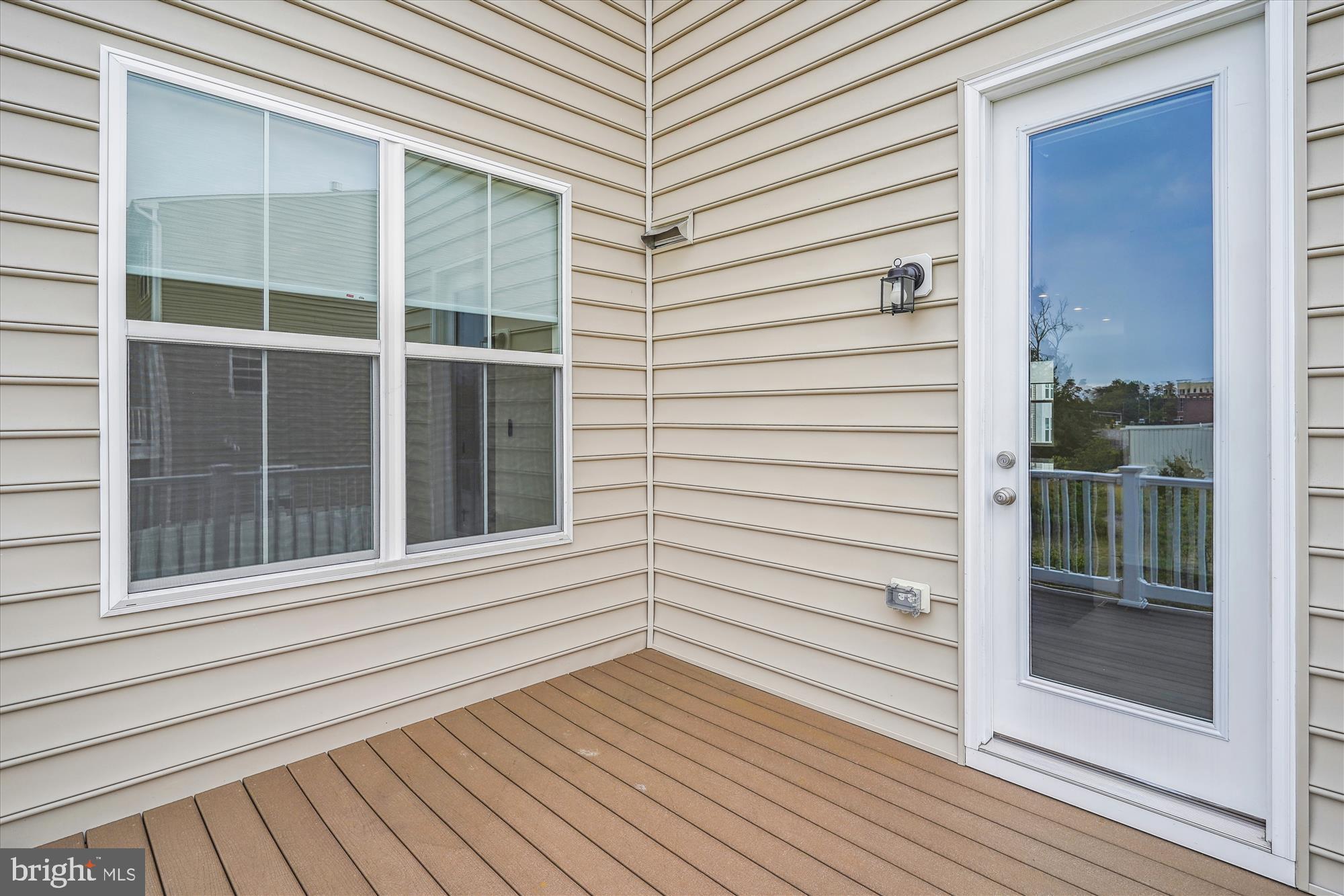 COUNTY CENTER - Residential Lease