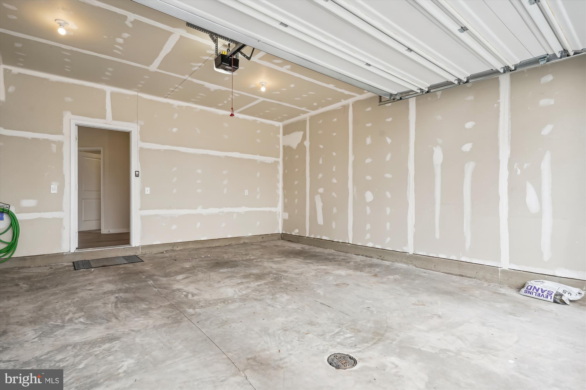 COUNTY CENTER - Residential Lease