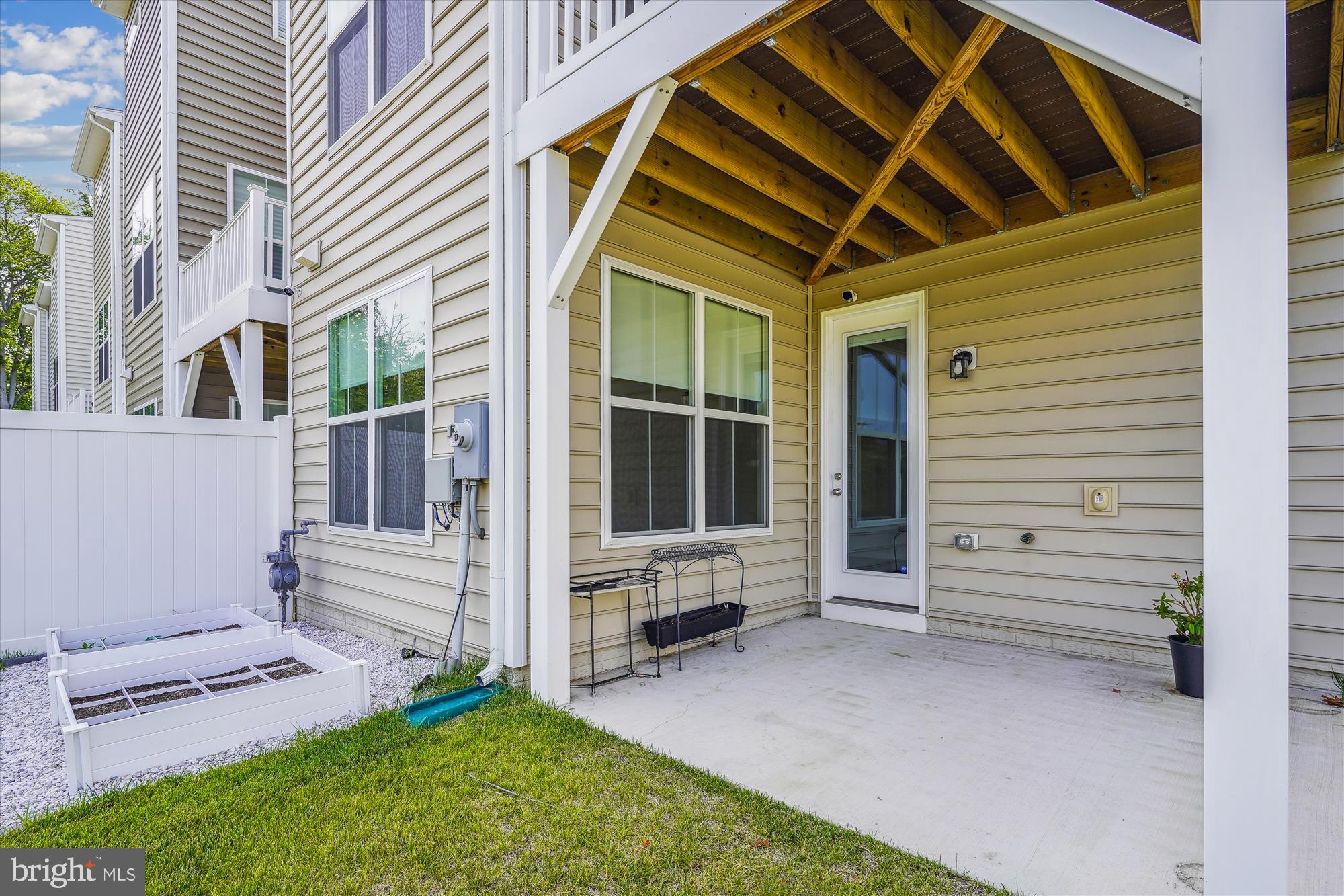 COUNTY CENTER - Residential Lease