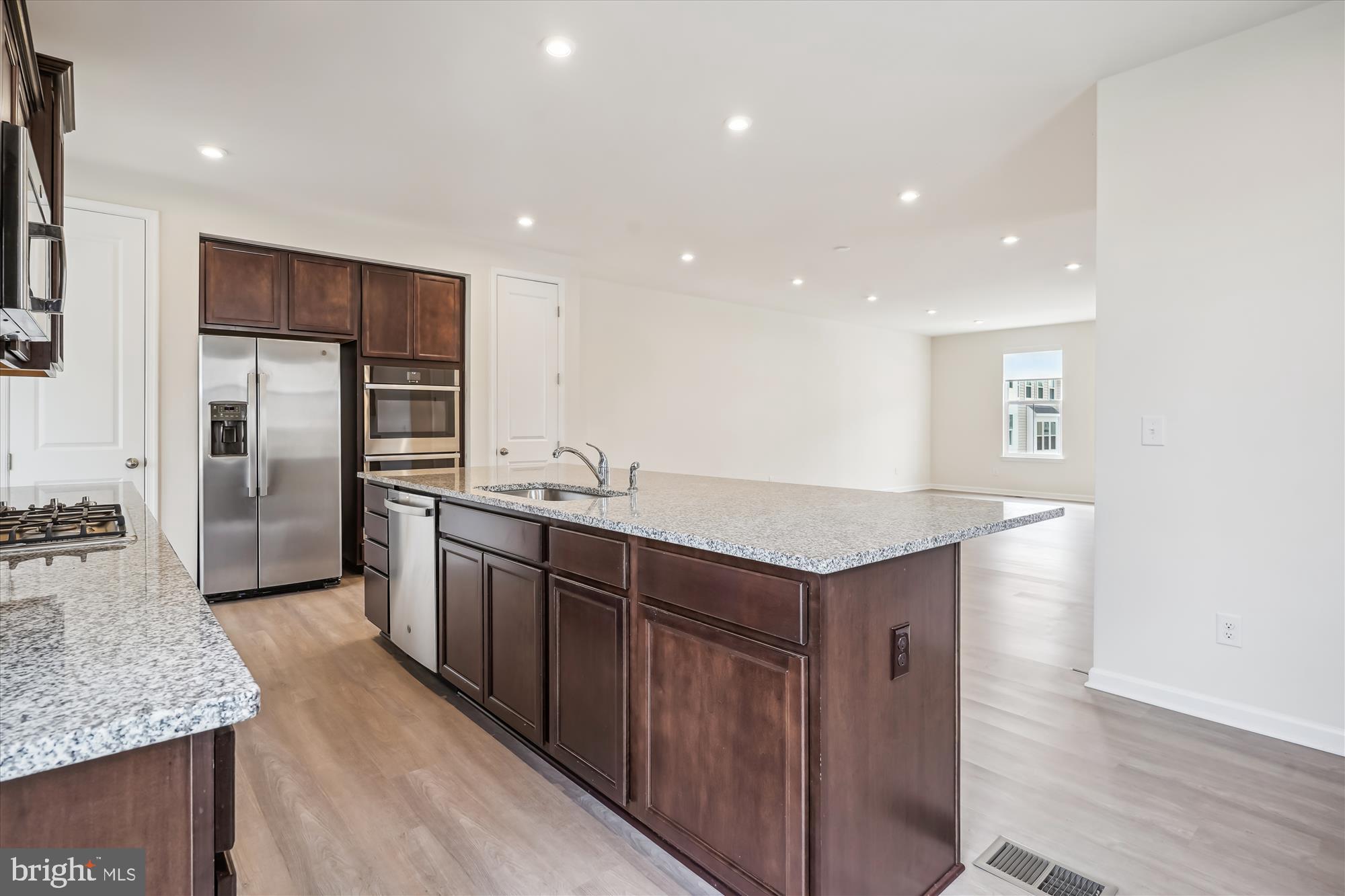 COUNTY CENTER - Residential Lease