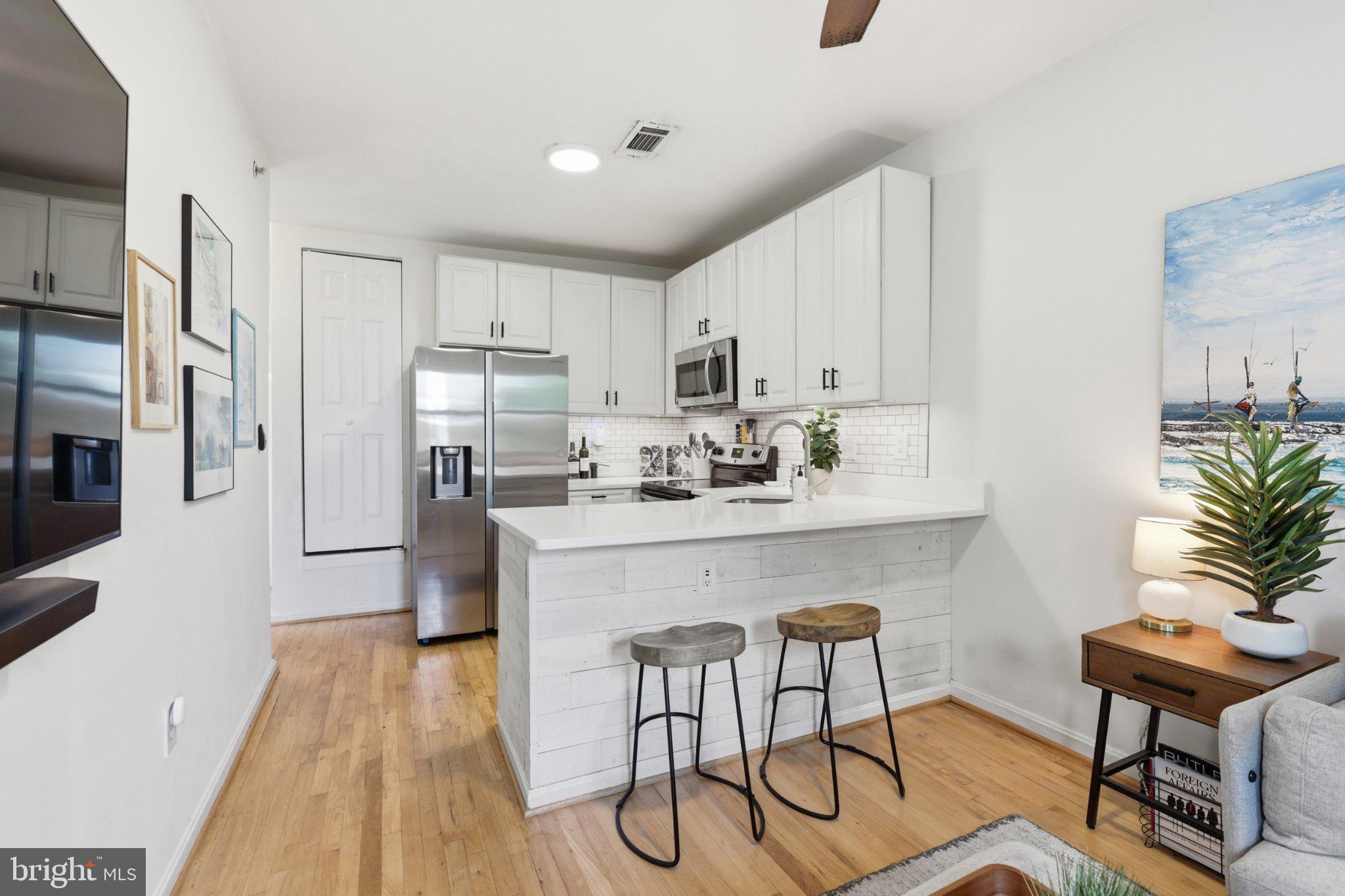 1038 LAMONT NW 3B