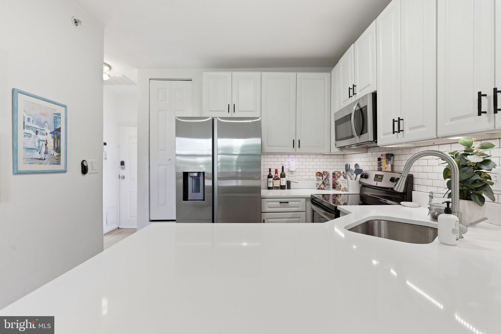 1038 LAMONT NW 3B