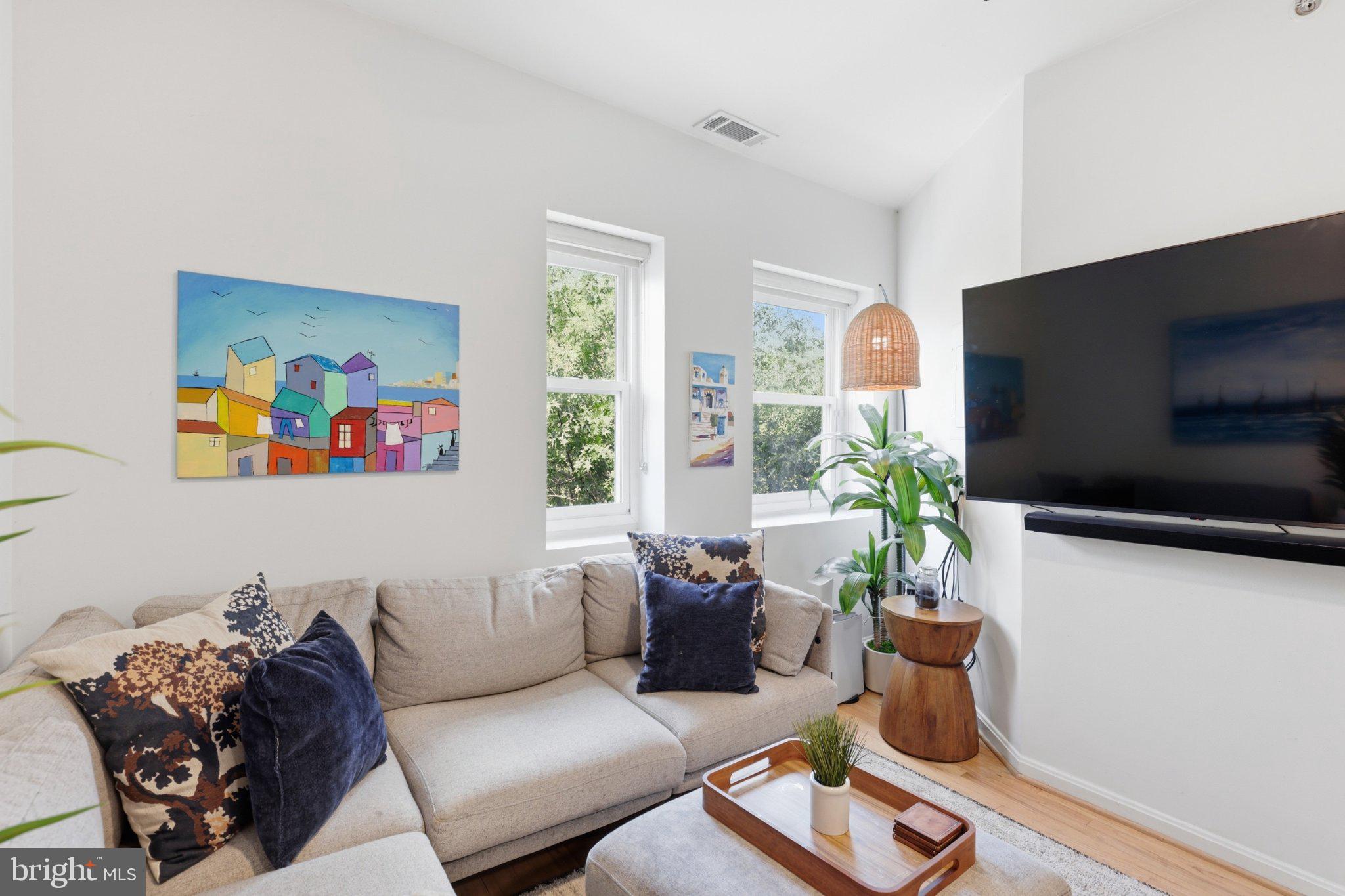 1038 LAMONT NW 3B
